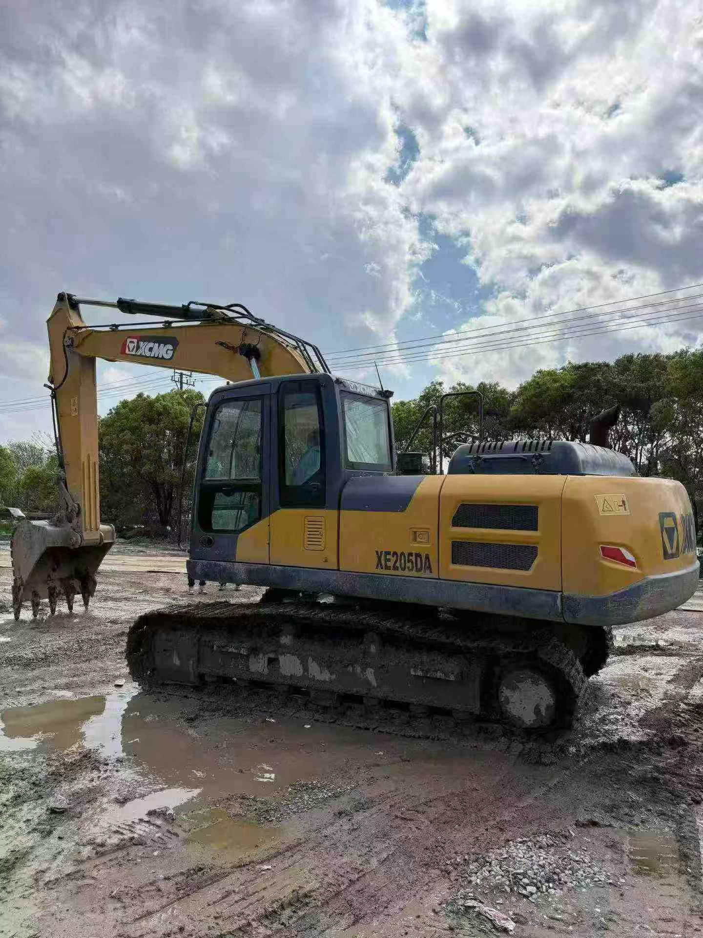 Buy XCMG XE205DA Used Excavator / 2