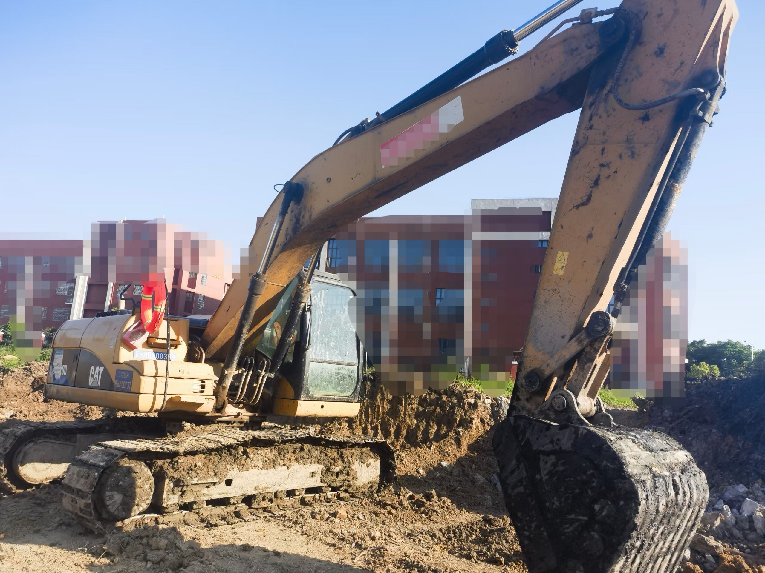 شراء حفارة Caterpillar 320A مستعملة / 2