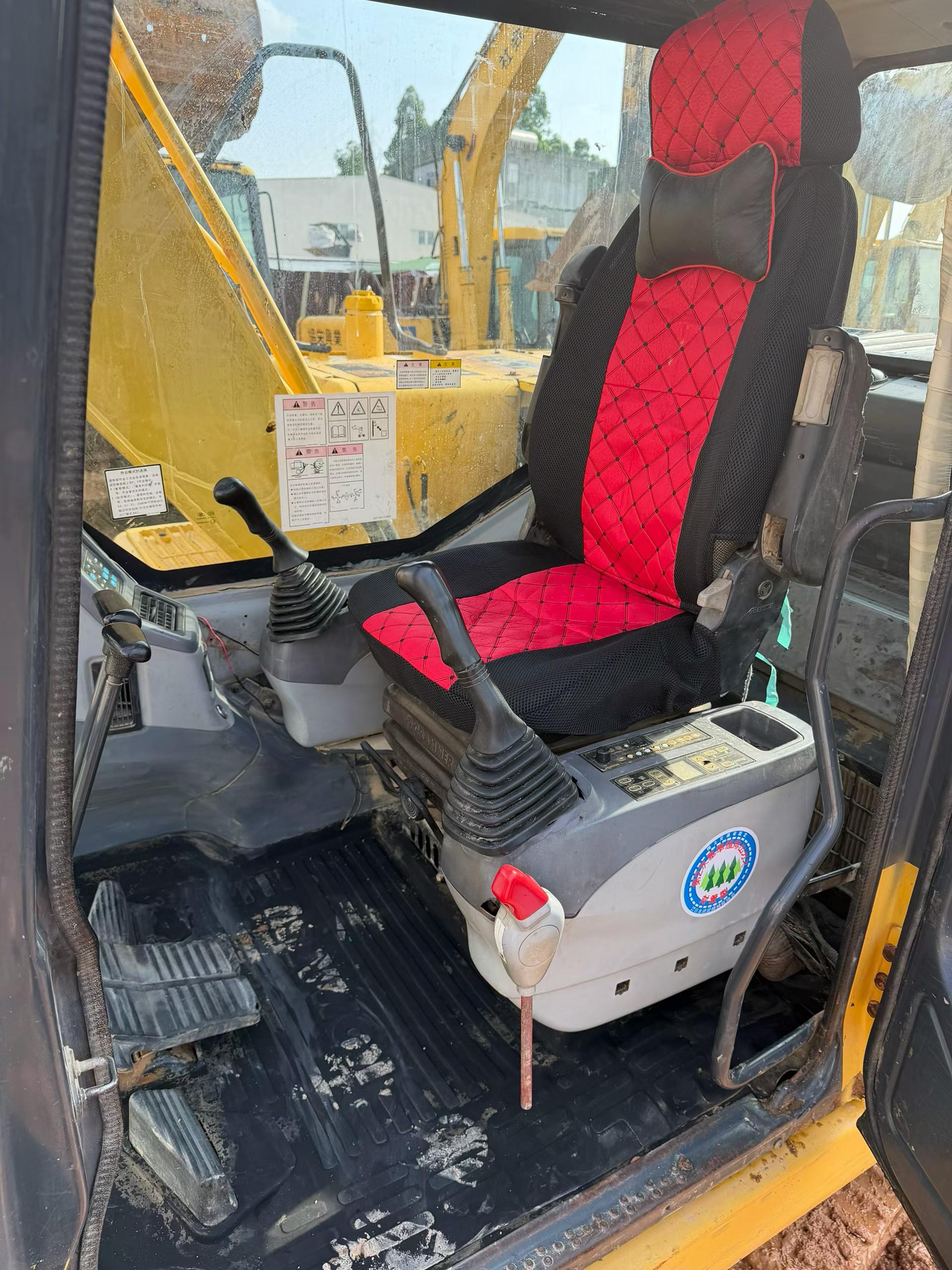 شراء حفارة Komatsu PC130-7 مستعملة / 8
