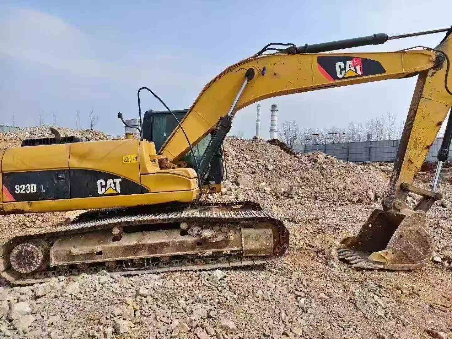 Buy Caterpillar 323 Used Excavator / 2
