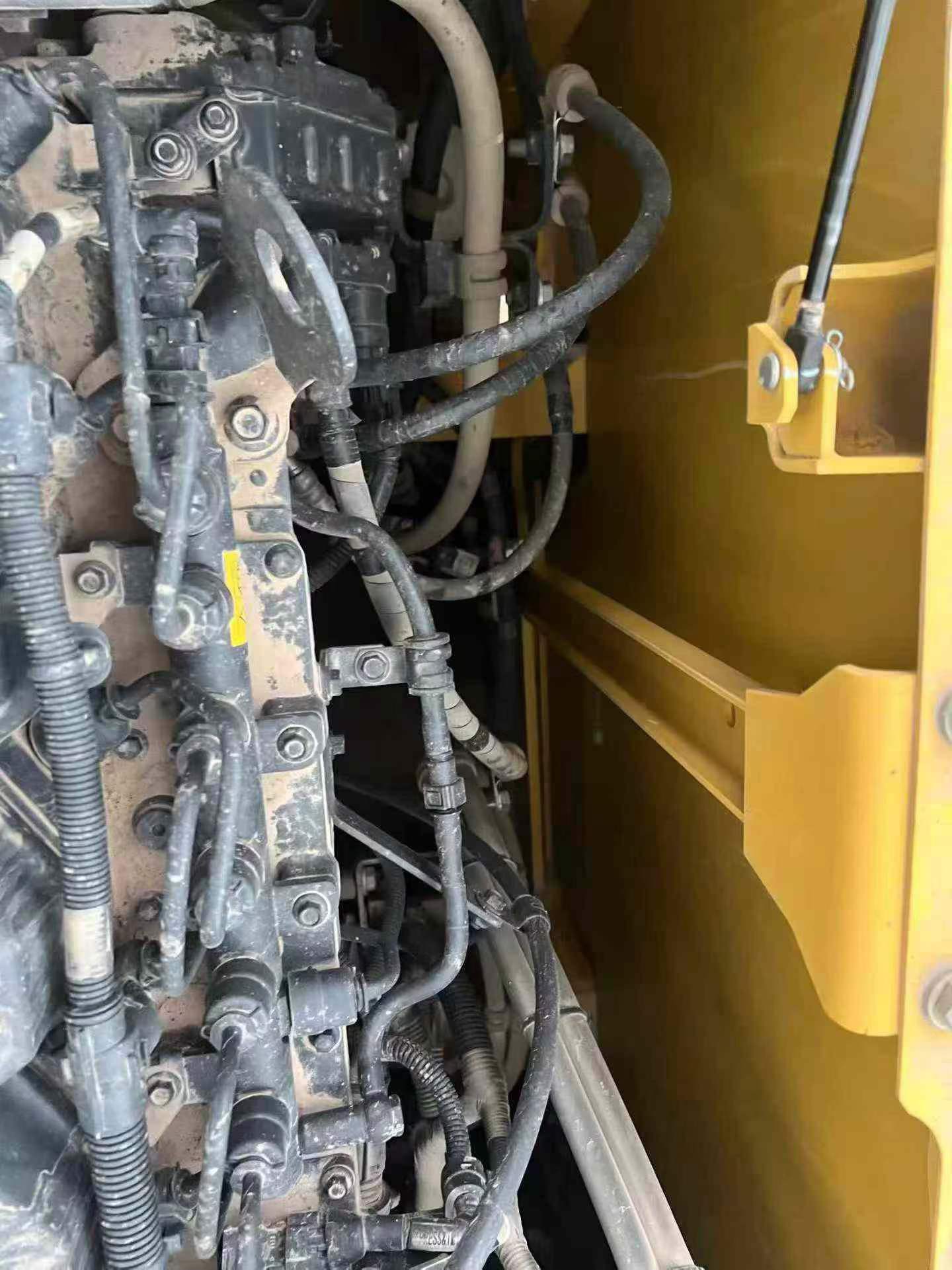 Buy Komatsu HB215LC-1 Used Excavator / 6