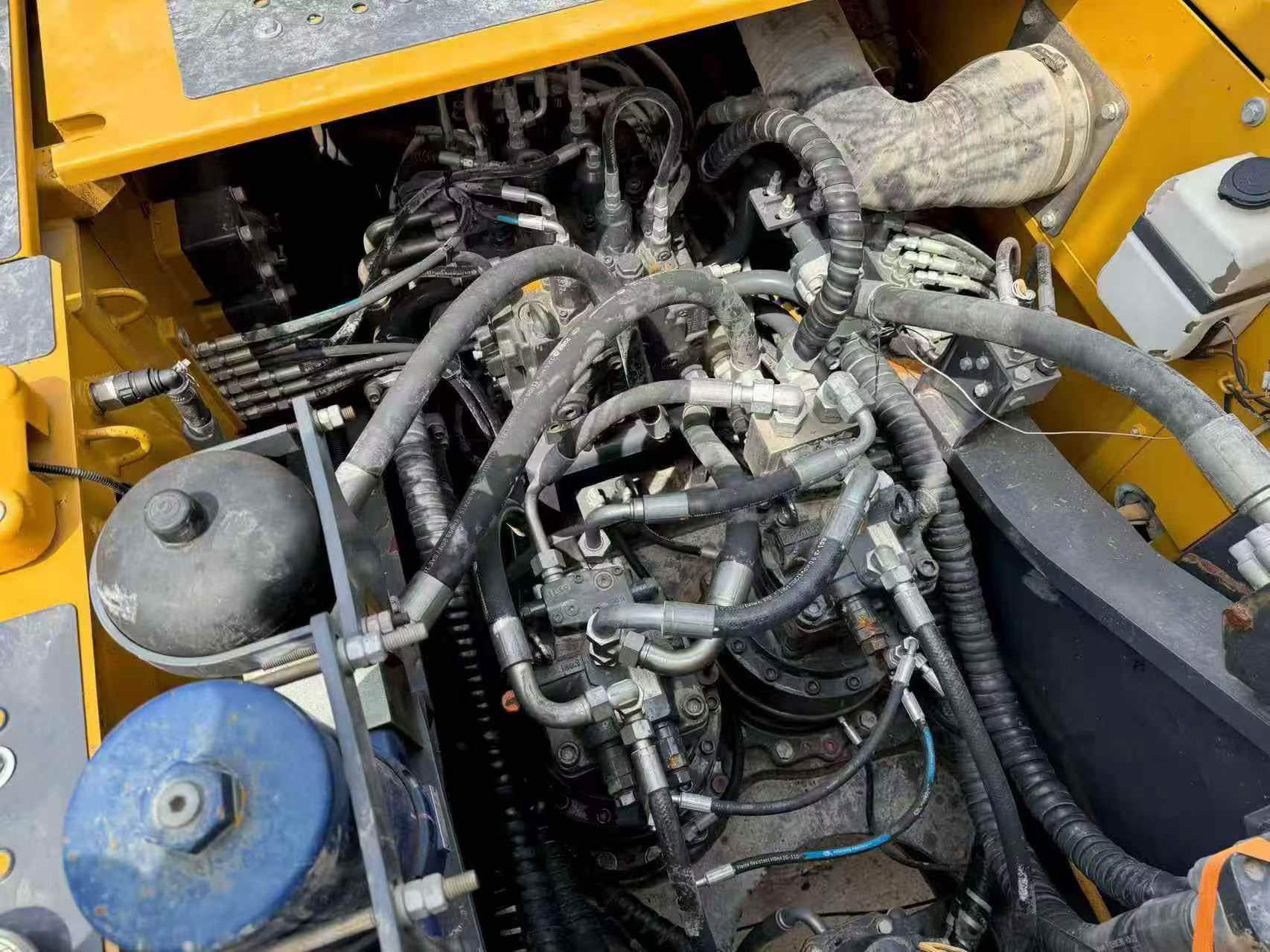 Buy XCMG XE600DK Used Excavator / 4