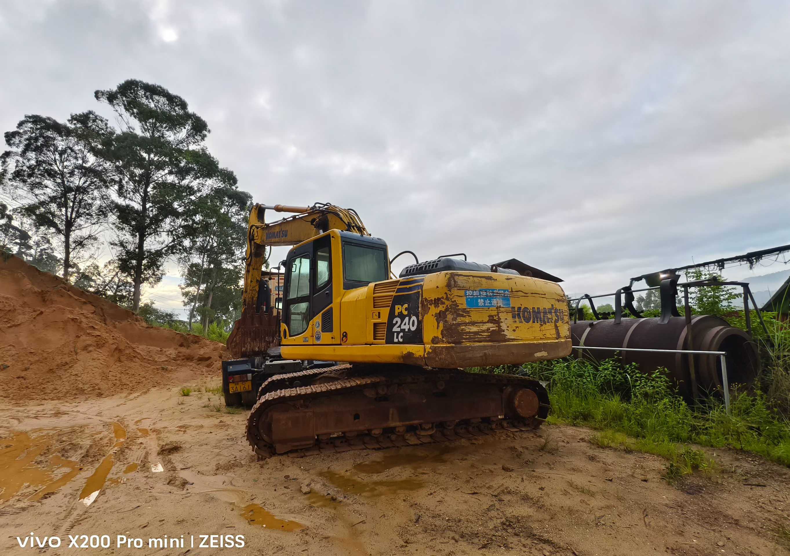 Buy Komatsu PC240-6 Used Excavator / 3