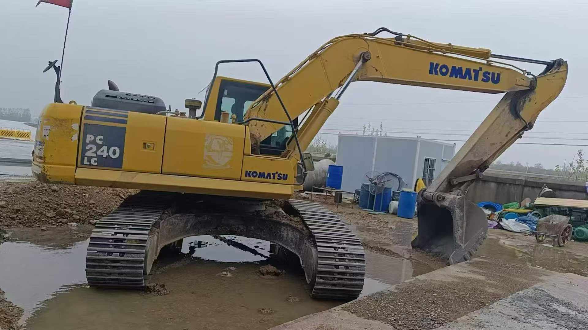 Buy Komatsu PC240-6 Used Excavator / 4