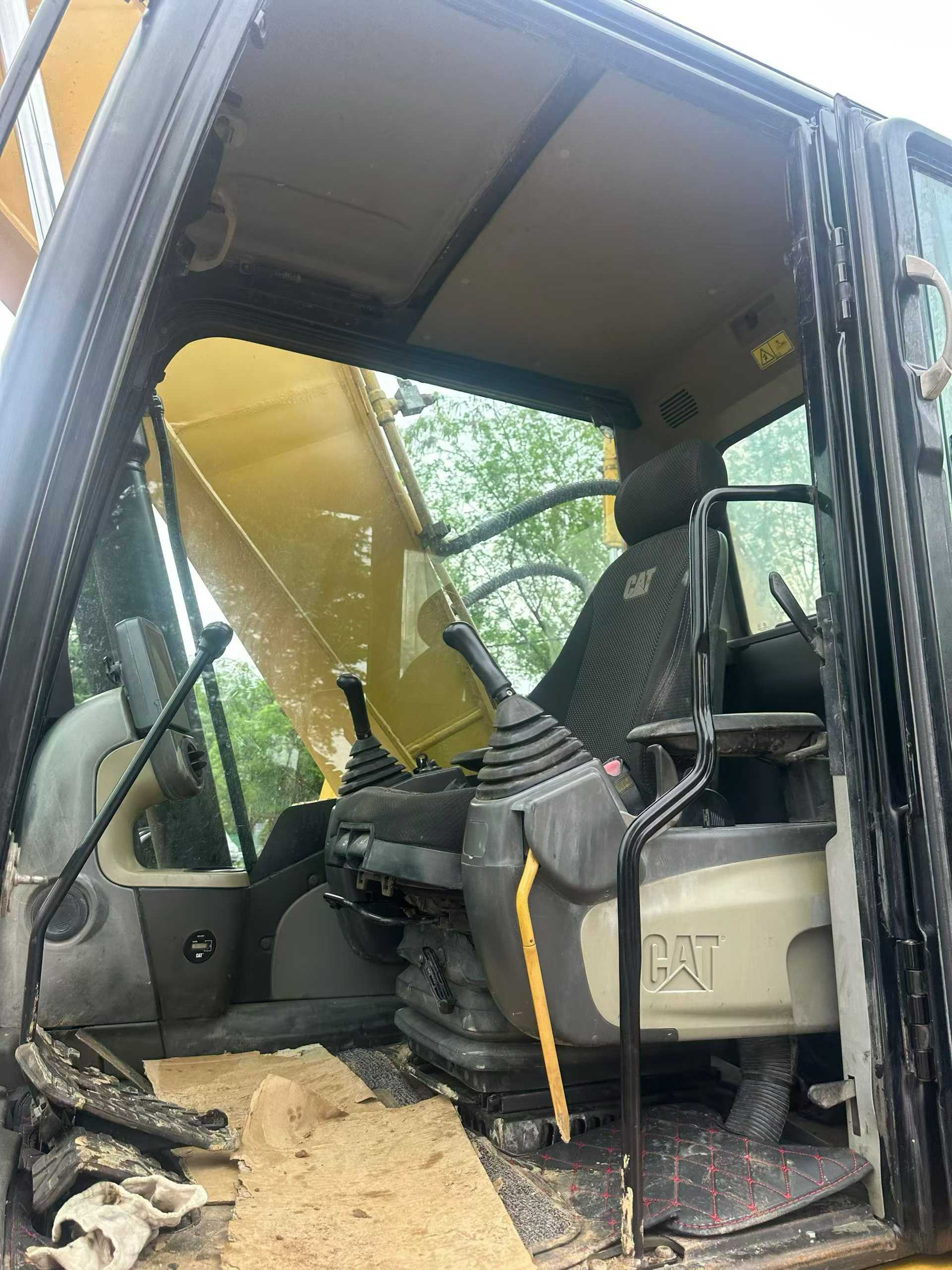 Buy Caterpillar 320D Used Excavator / 6