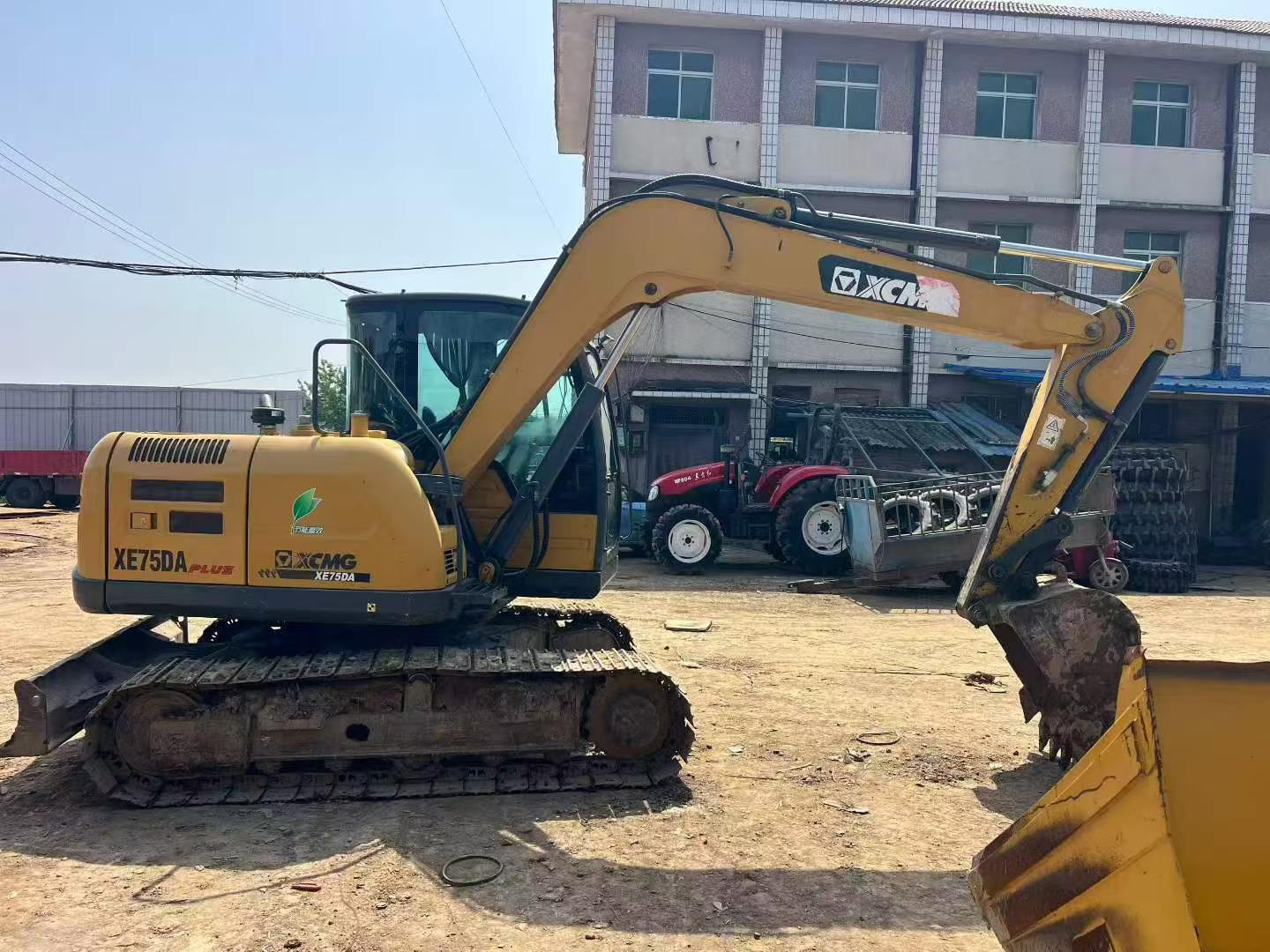 Buy XCMG XE75C Used Excavator