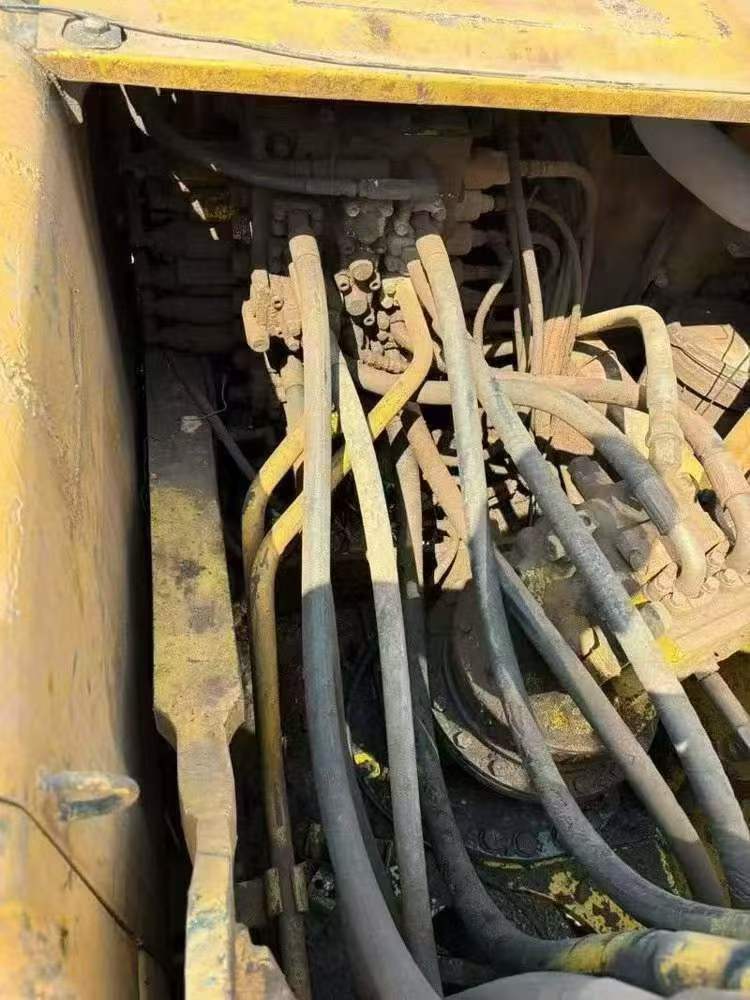 Buy Komatsu PC200-7 Used Excavator / 4