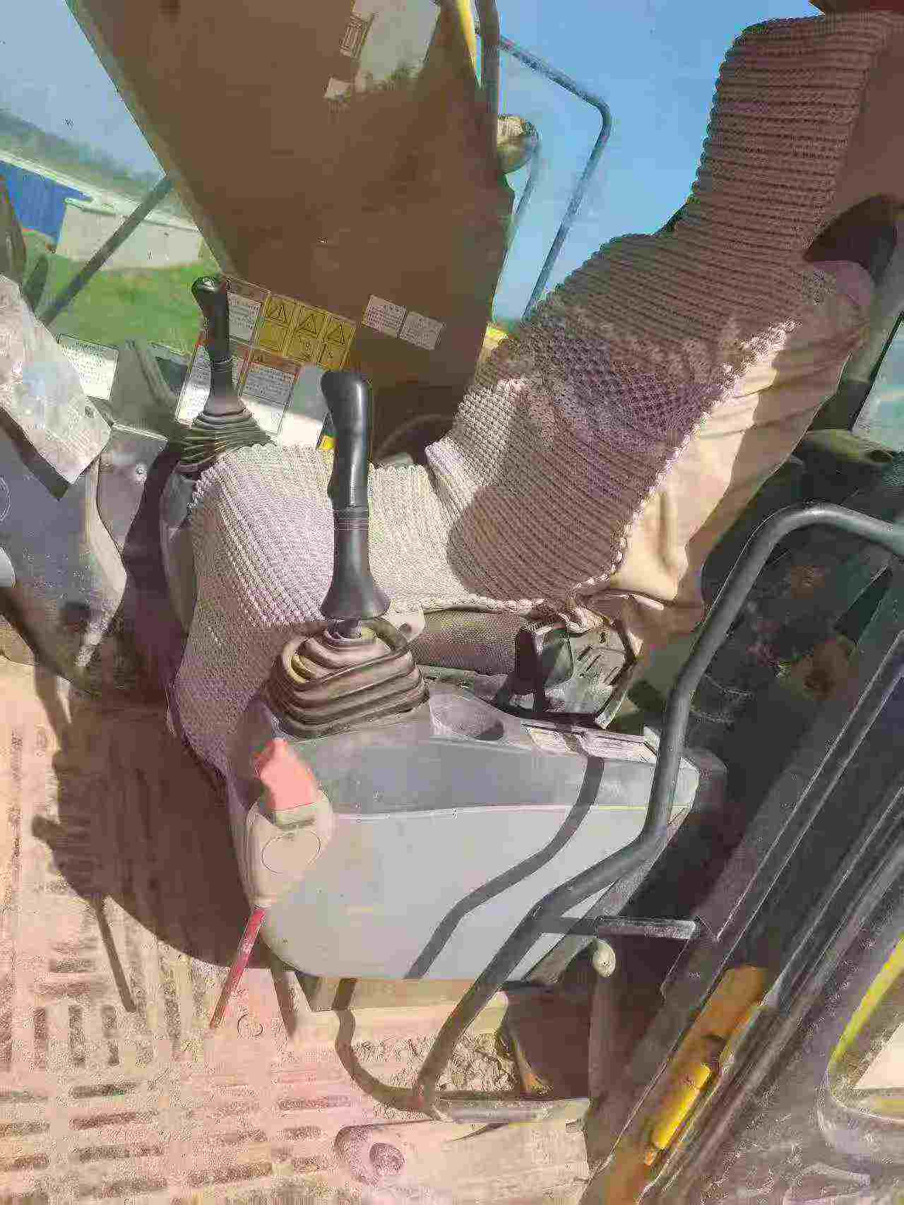 Buy Komatsu PC240-6 Used Excavator / 8