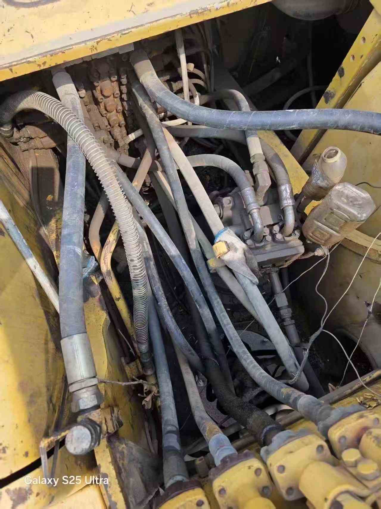 Buy Komatsu PC210-7 Used Excavator / 3