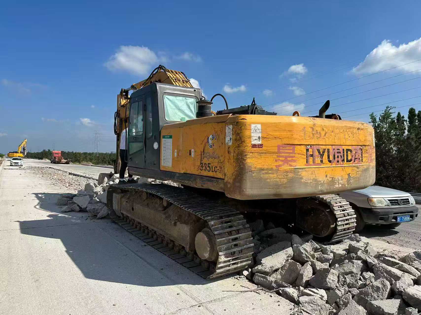 Buy Hyundai R305LVS Used Excavator / 2