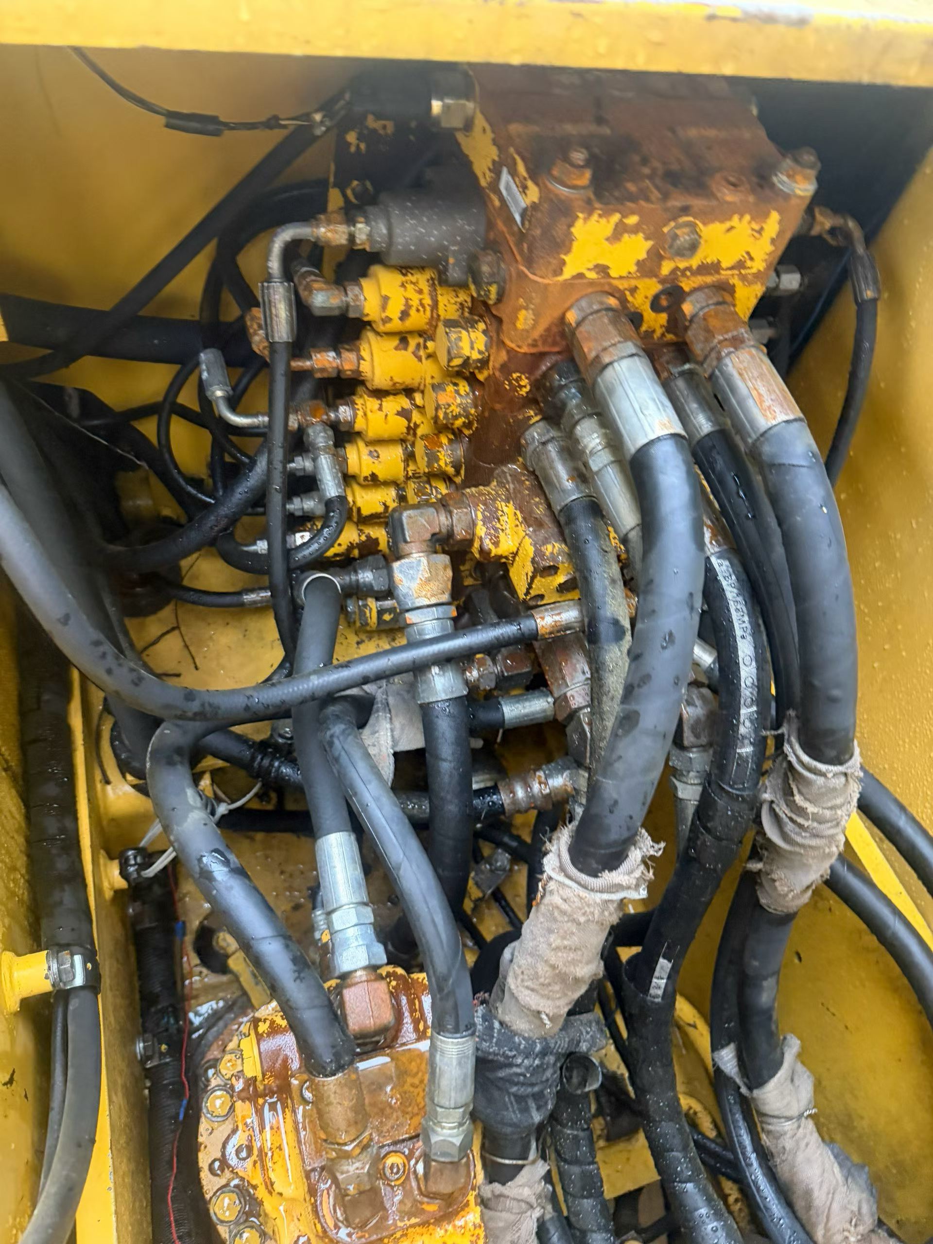 Buy Komatsu PC130-7 Used Excavator / 8