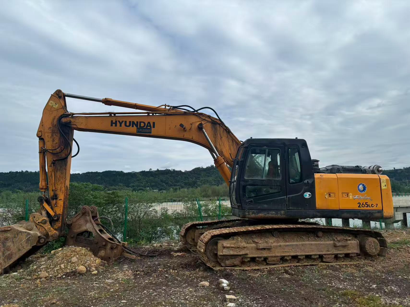 Buy Hyundai R225-7 Used Excavator / 2