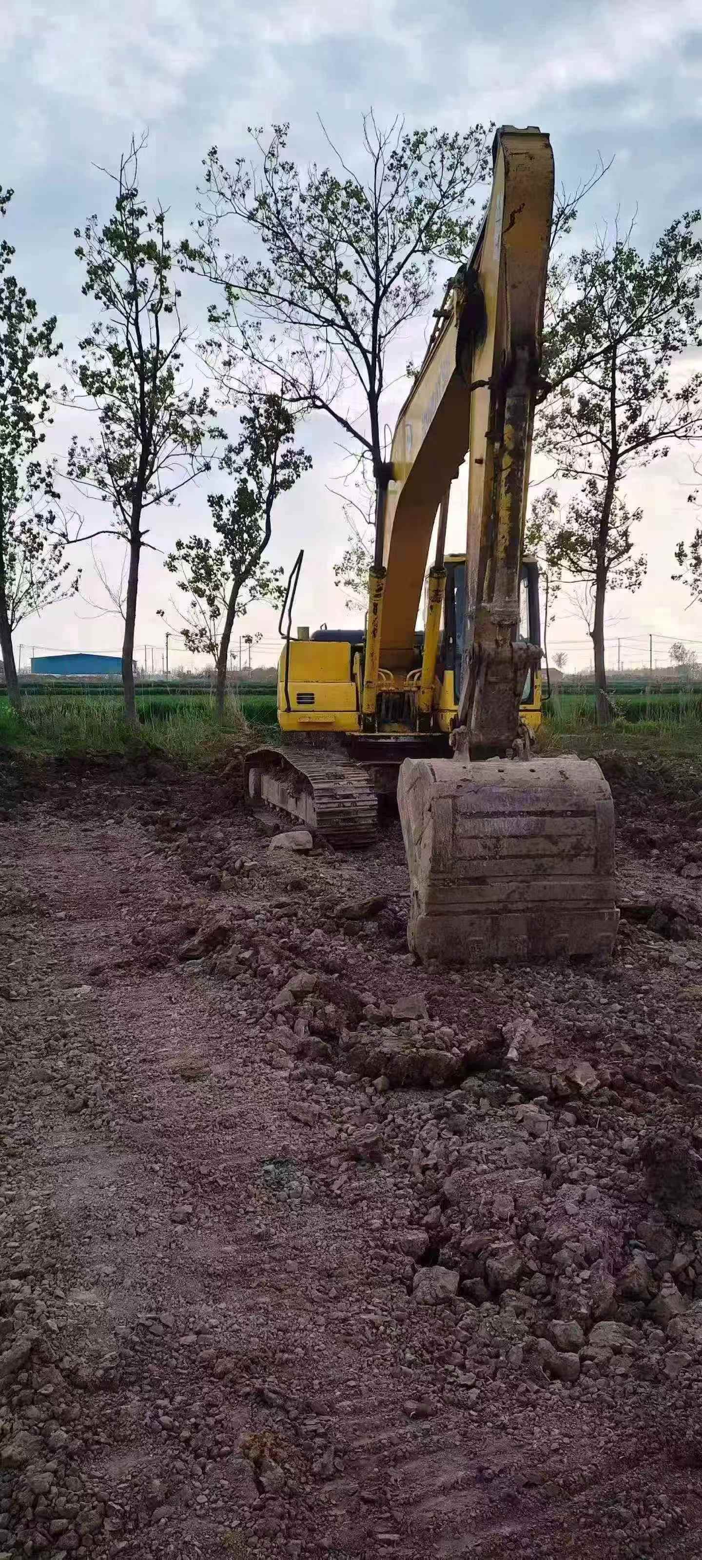 Buy Komatsu PC200-7 Used Excavator / 4