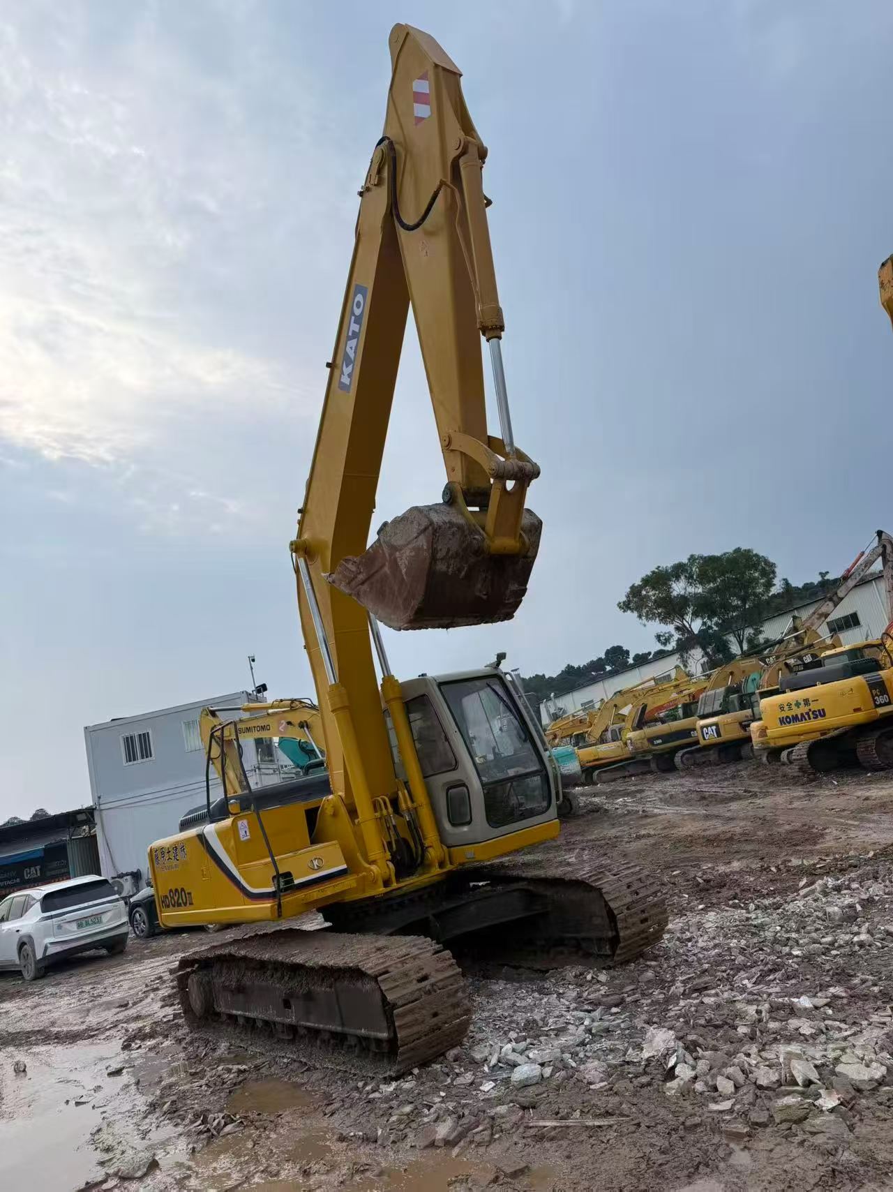 Buy Kato 820-3SP Used Excavator / 4