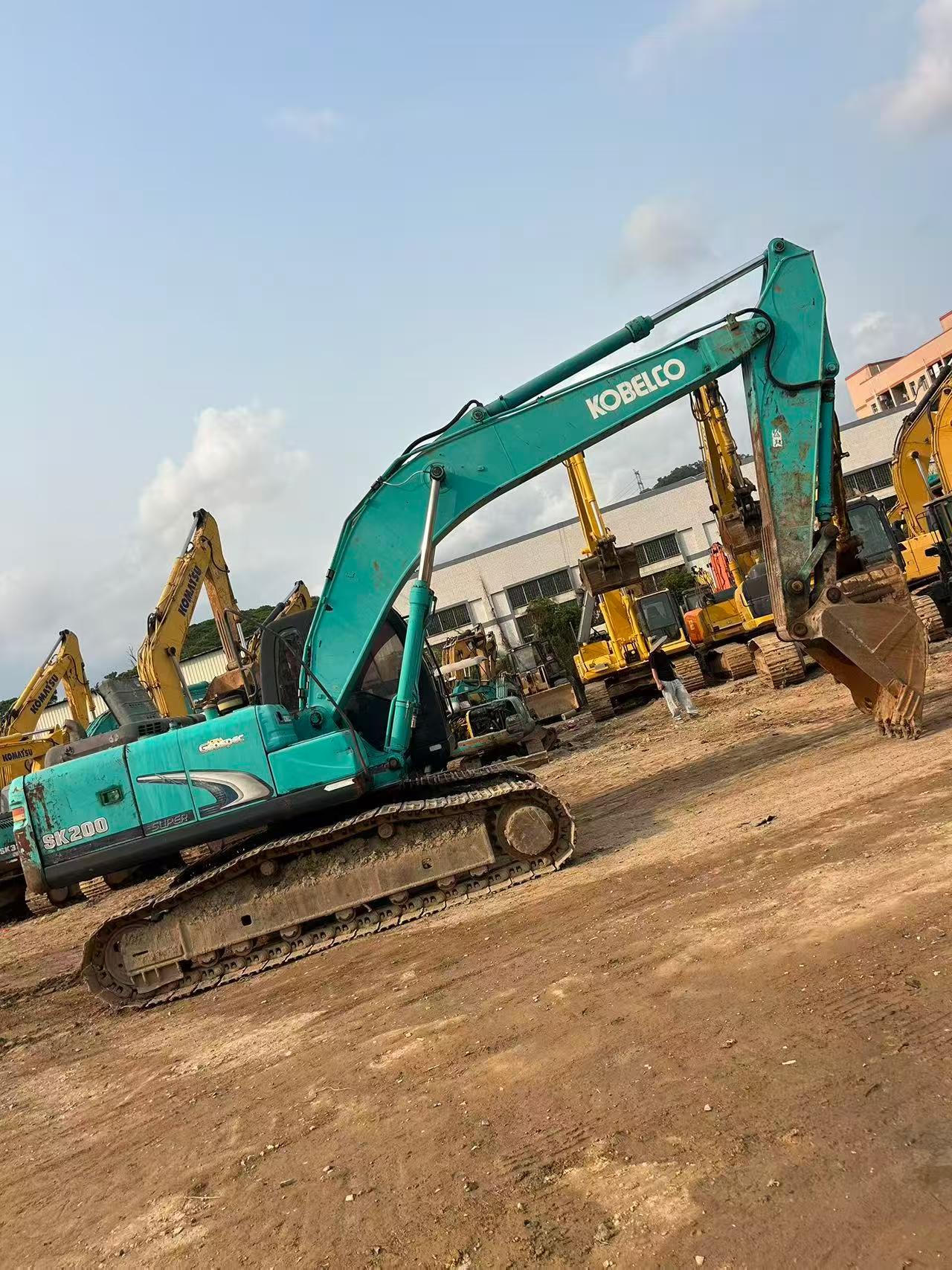 Buy Kobelco SK200-8 Used Excavator / 3