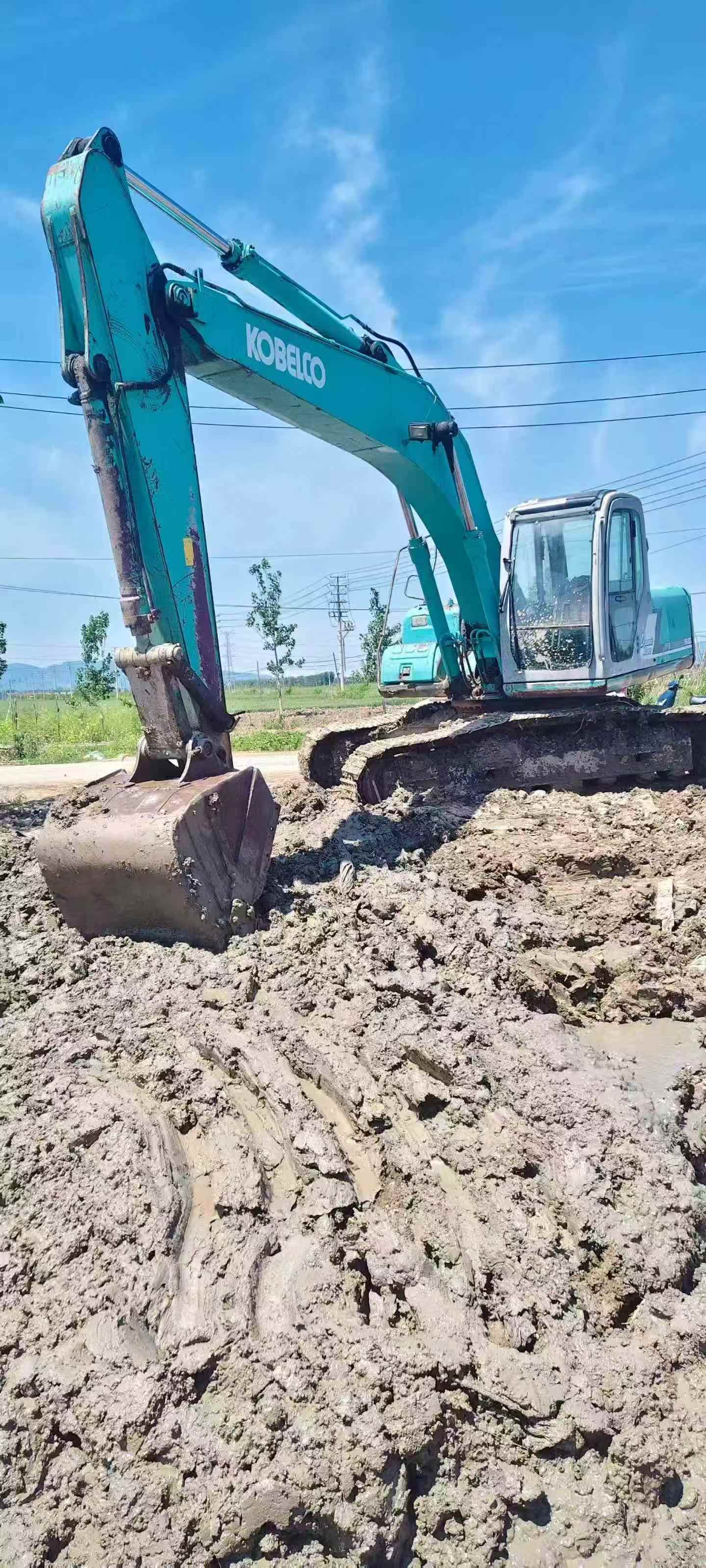 Buy Kobelco SK200 Used Excavator / 2