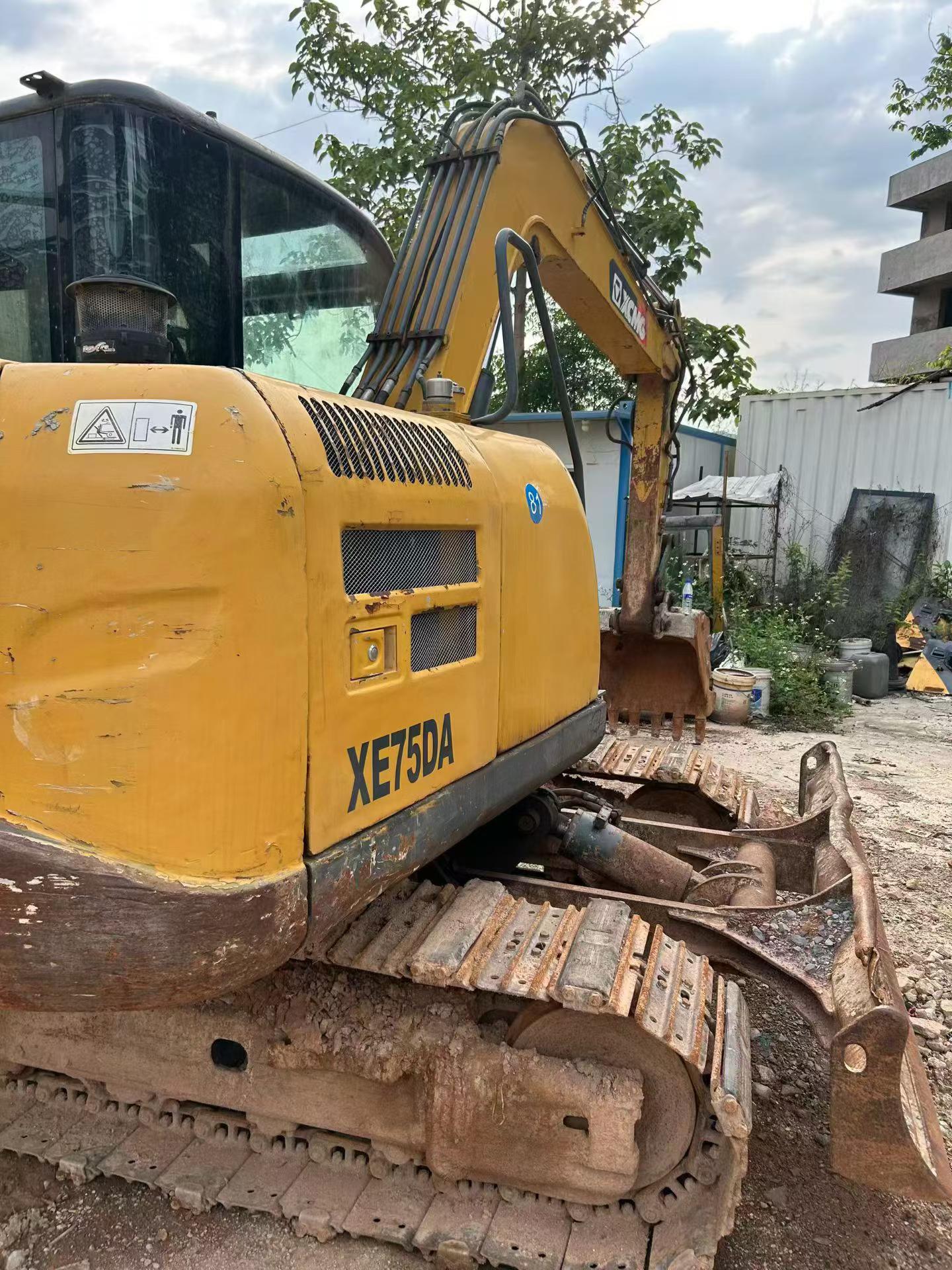 Buy XCMG XE75C Used Excavator / 2