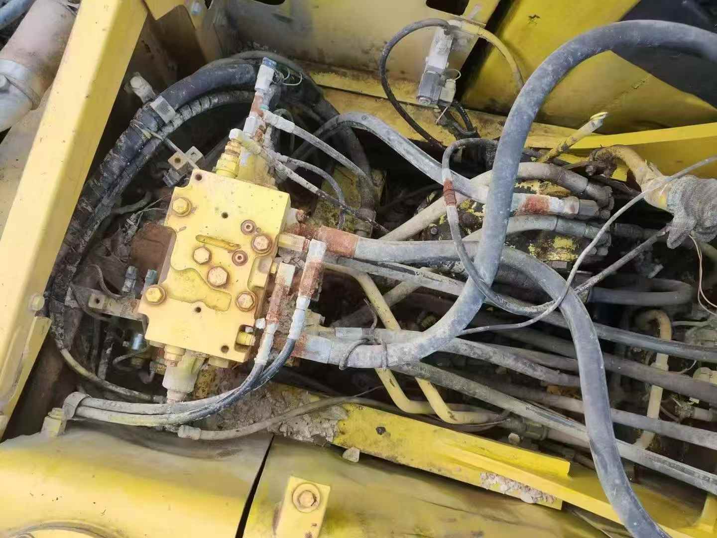 Buy Komatsu PC220-8 Used Excavator / 6
