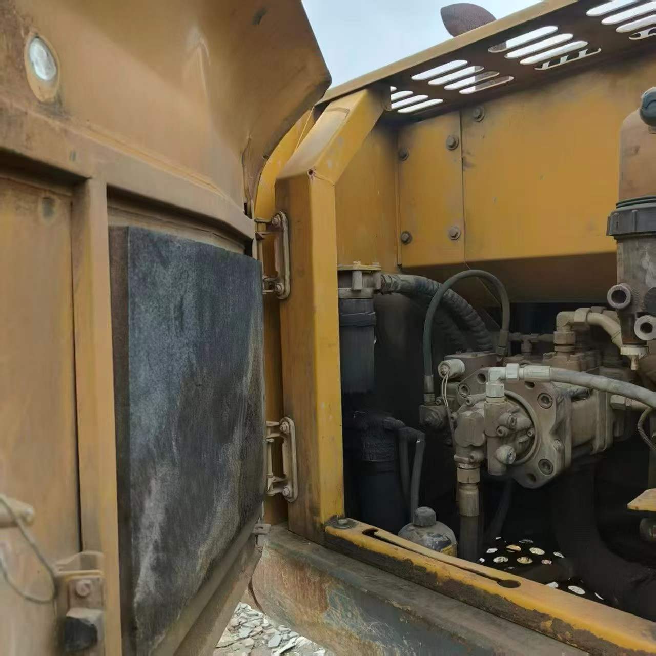 Buy XCMG XE135B Used Excavator / 3