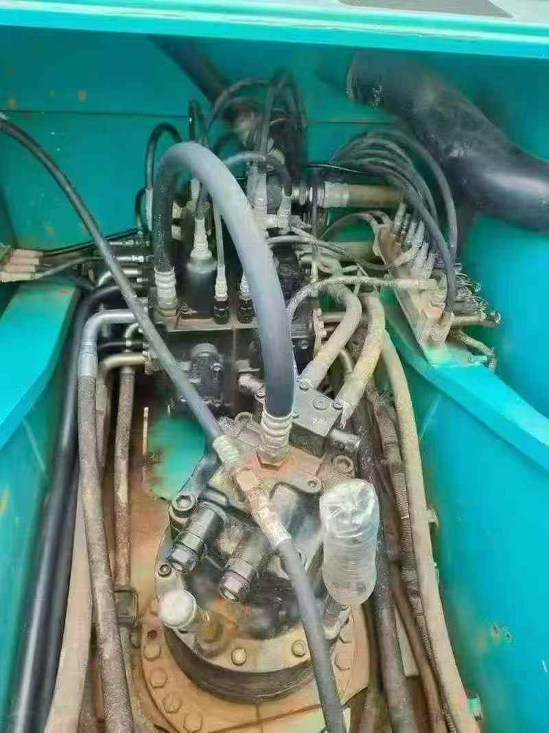 Buy Kobelco SK200-2 Used Excavator / 6