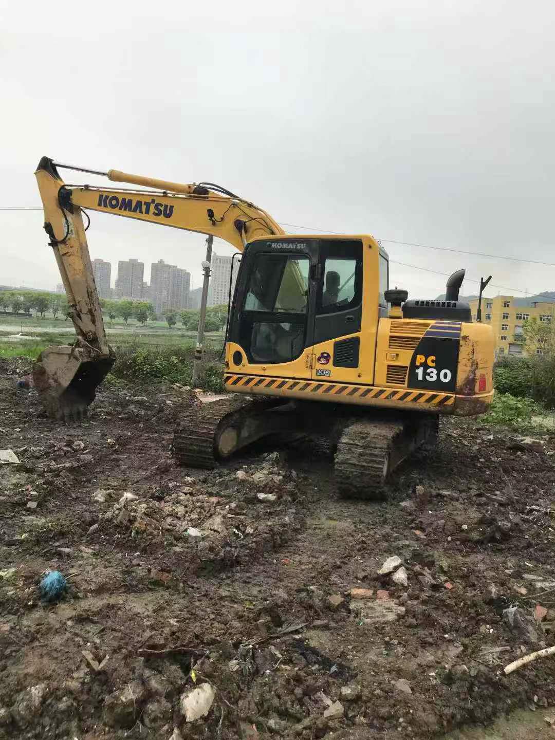 Buy Komatsu PC130-8 Used Excavator / 4