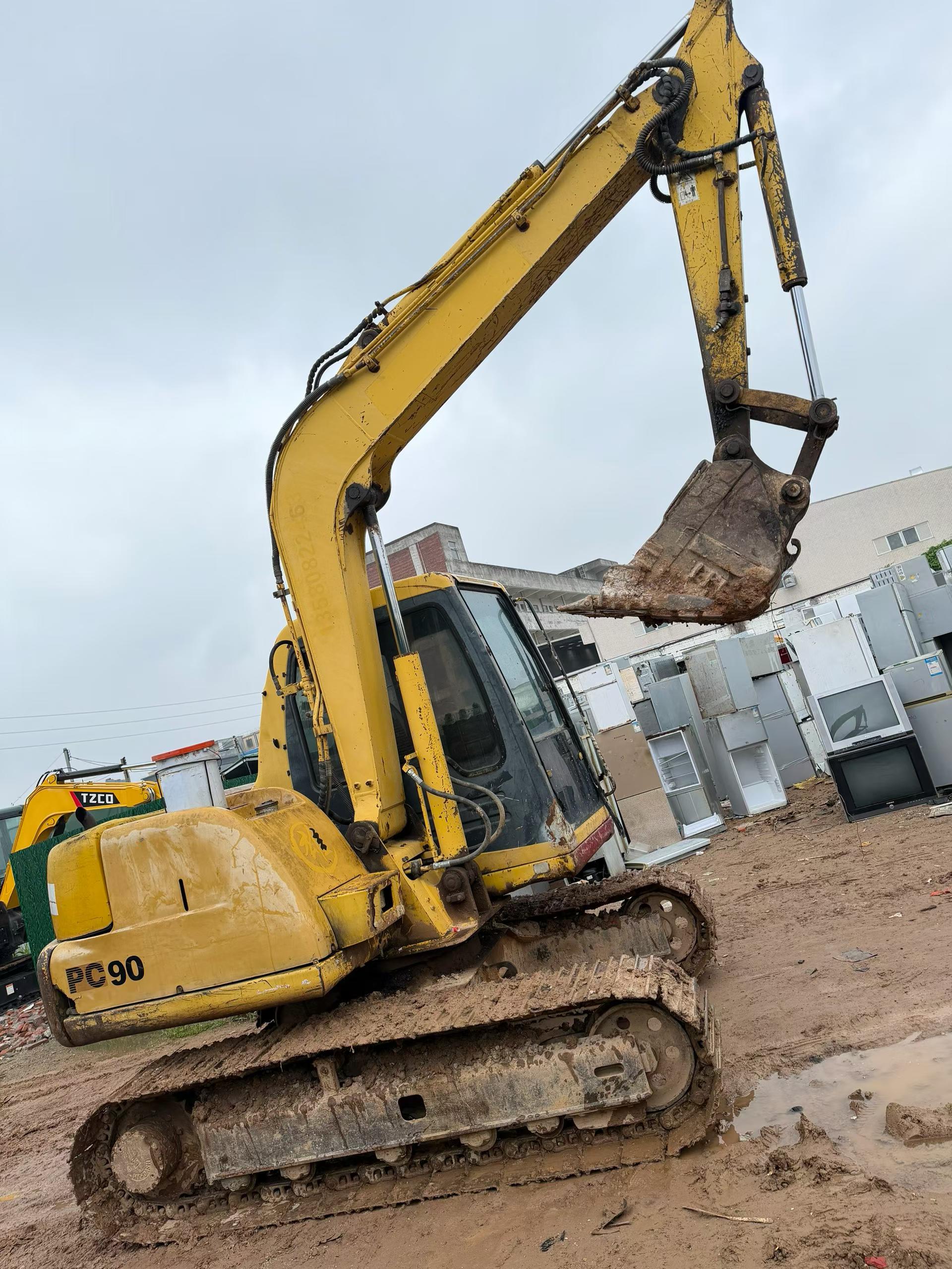 Buy Komatsu PC60-7C Used Excavator / 3