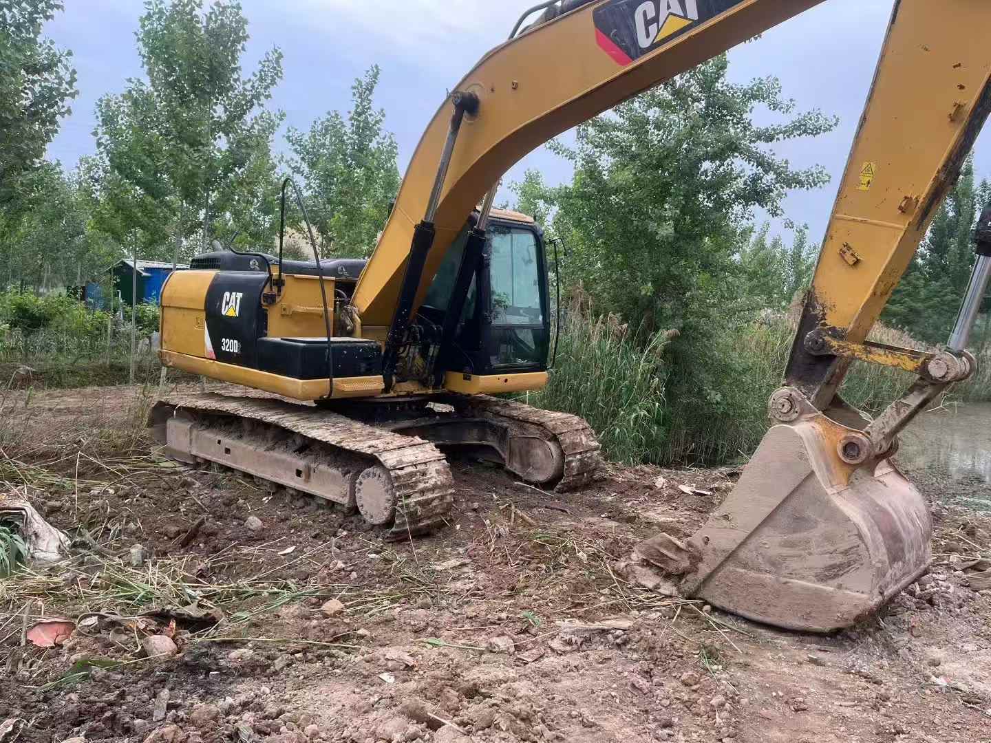 Buy Caterpillar 320D Used Excavator / 2