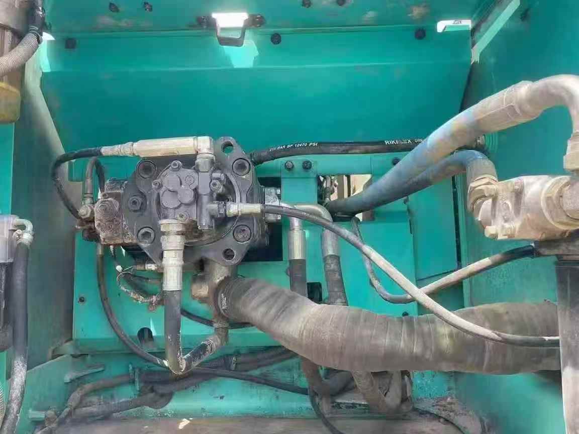 Buy Kobelco SK260 Used Excavator / 4