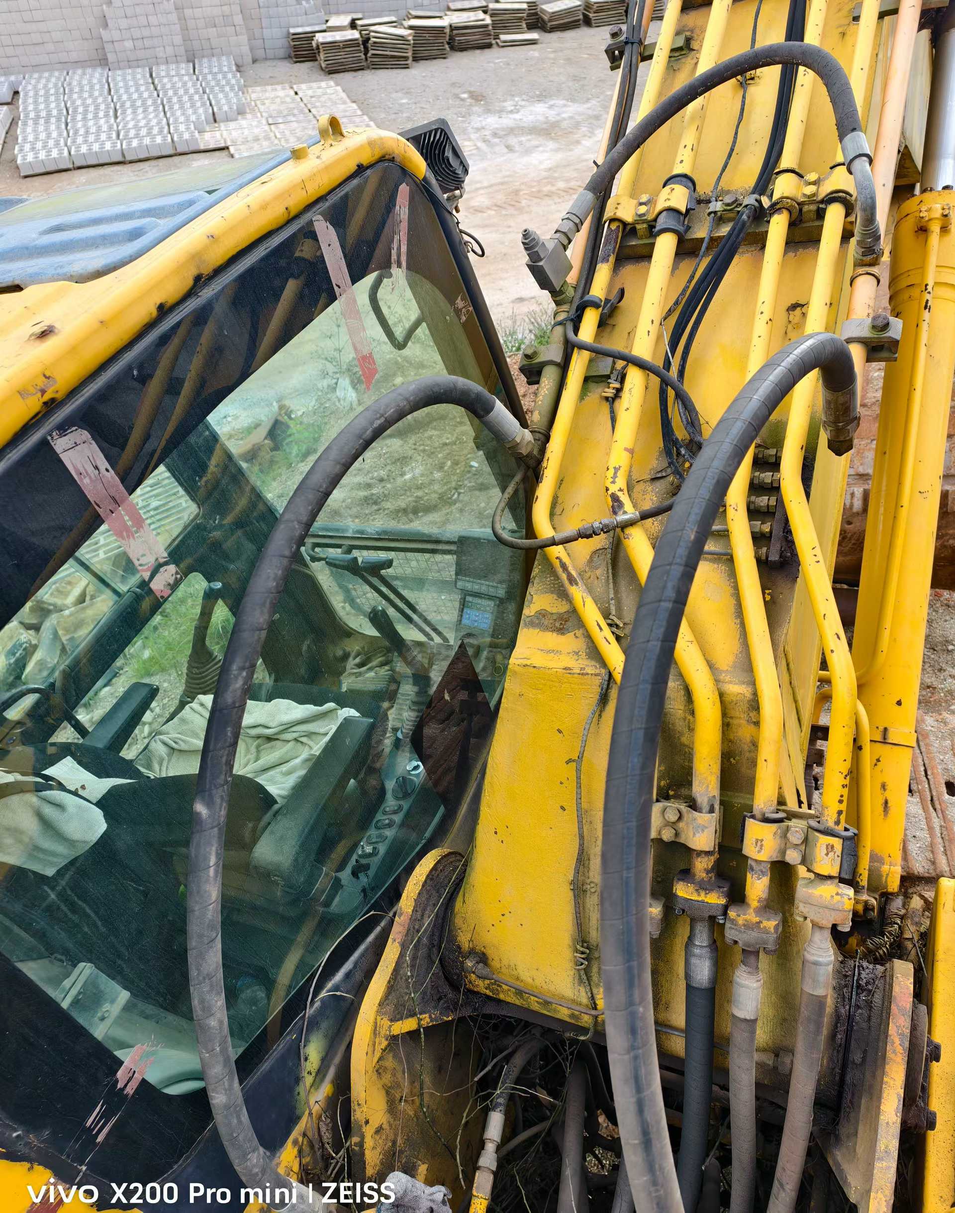 Buy Komatsu PC240-6 Used Excavator / 4