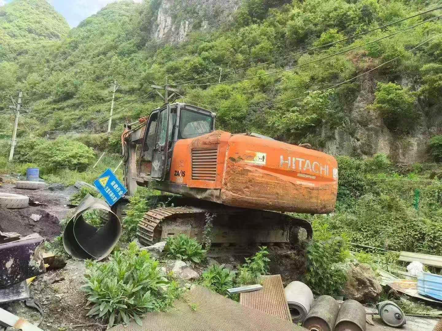 Buy Hitachi EX200-3 Used Excavator / 3
