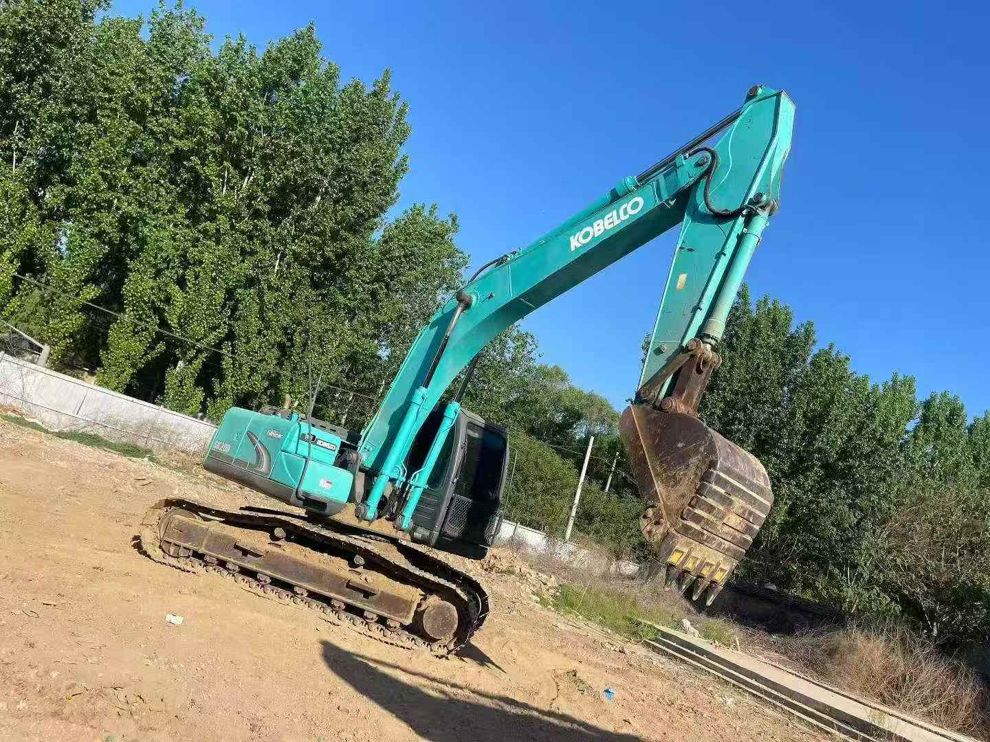 Buy Kobelco SK200 Used Excavator / 4