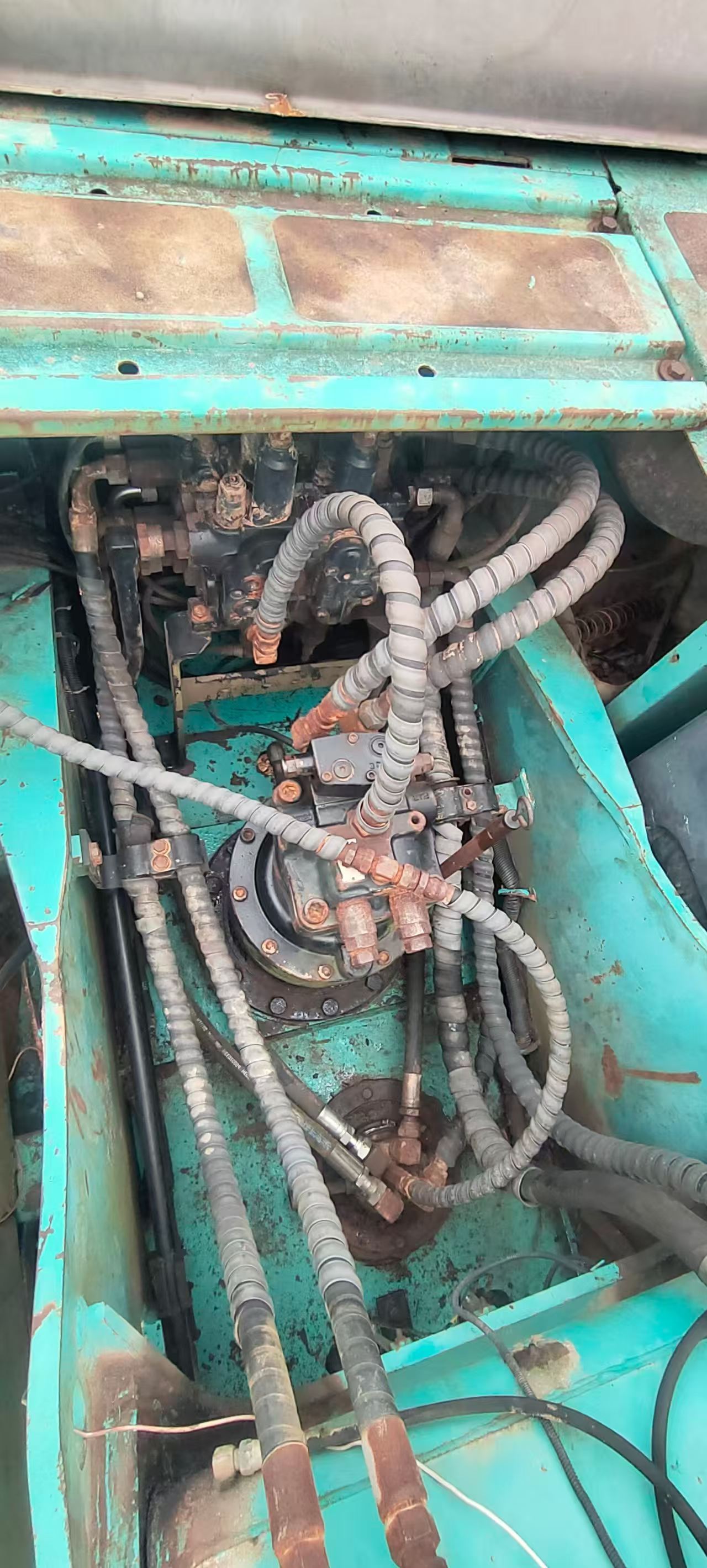 Buy Kobelco SK200-10 Used Excavator / 2
