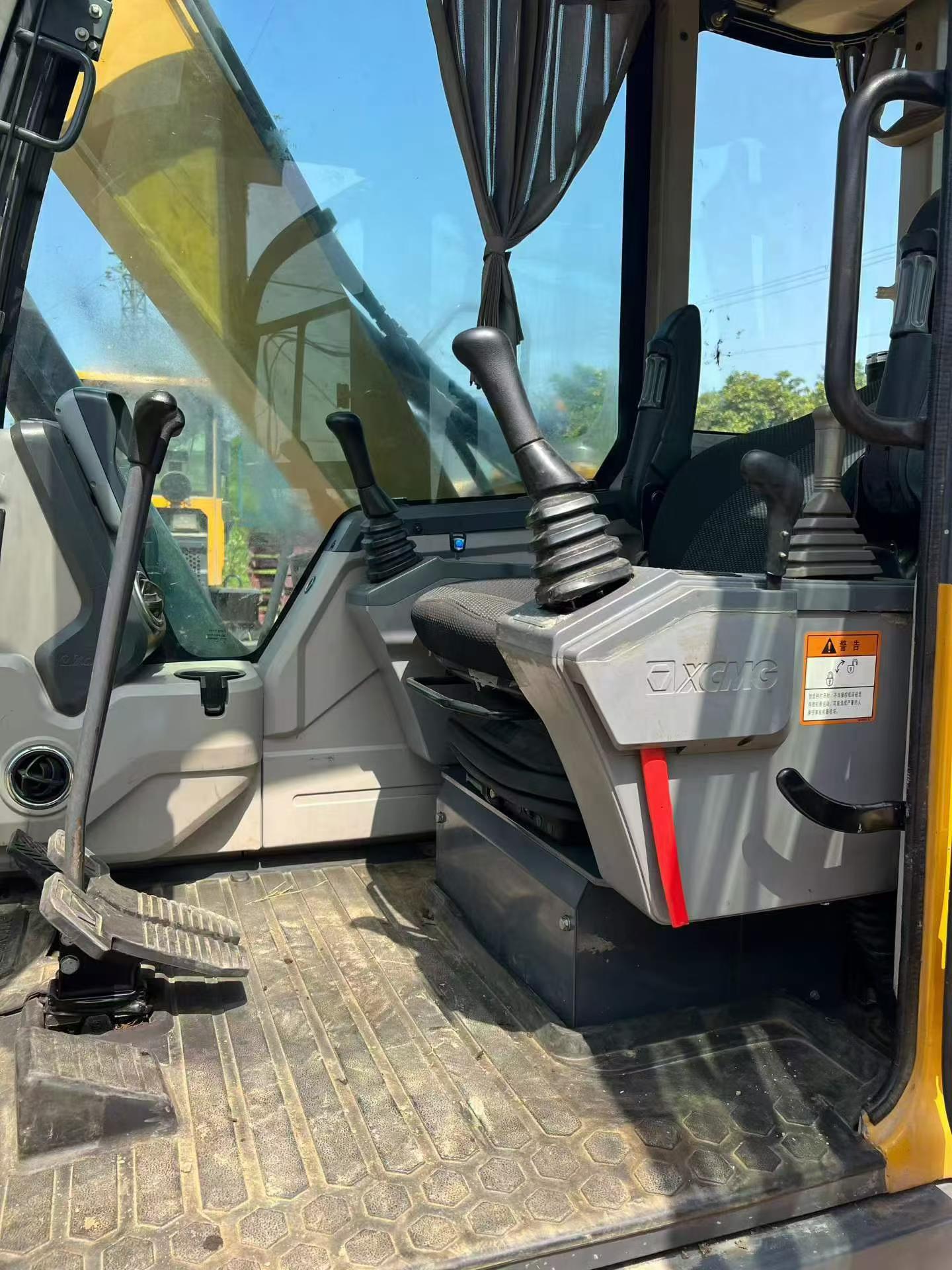 شراء حفارة XCMG XE75C مستعملة / 5