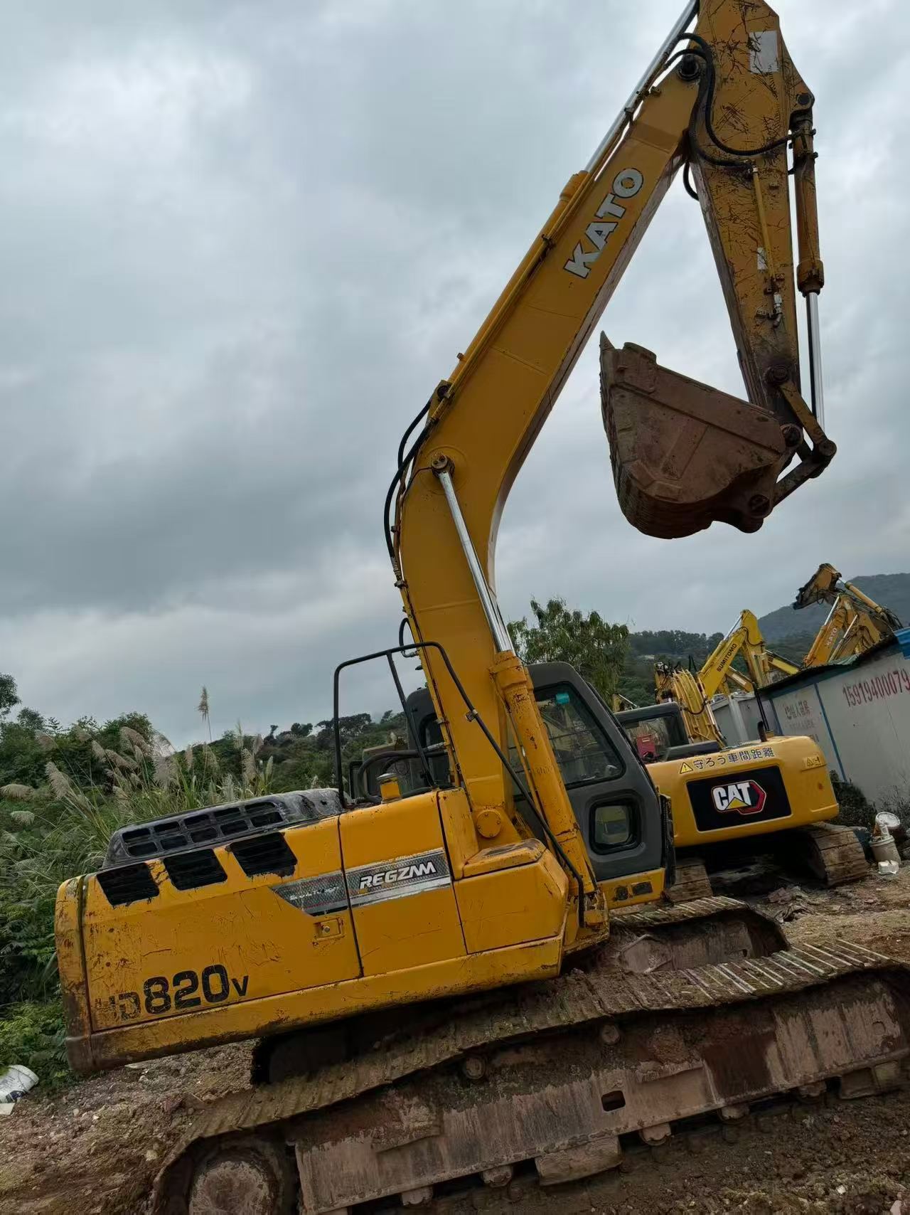 Buy Kato HD820V Used Excavator / 2