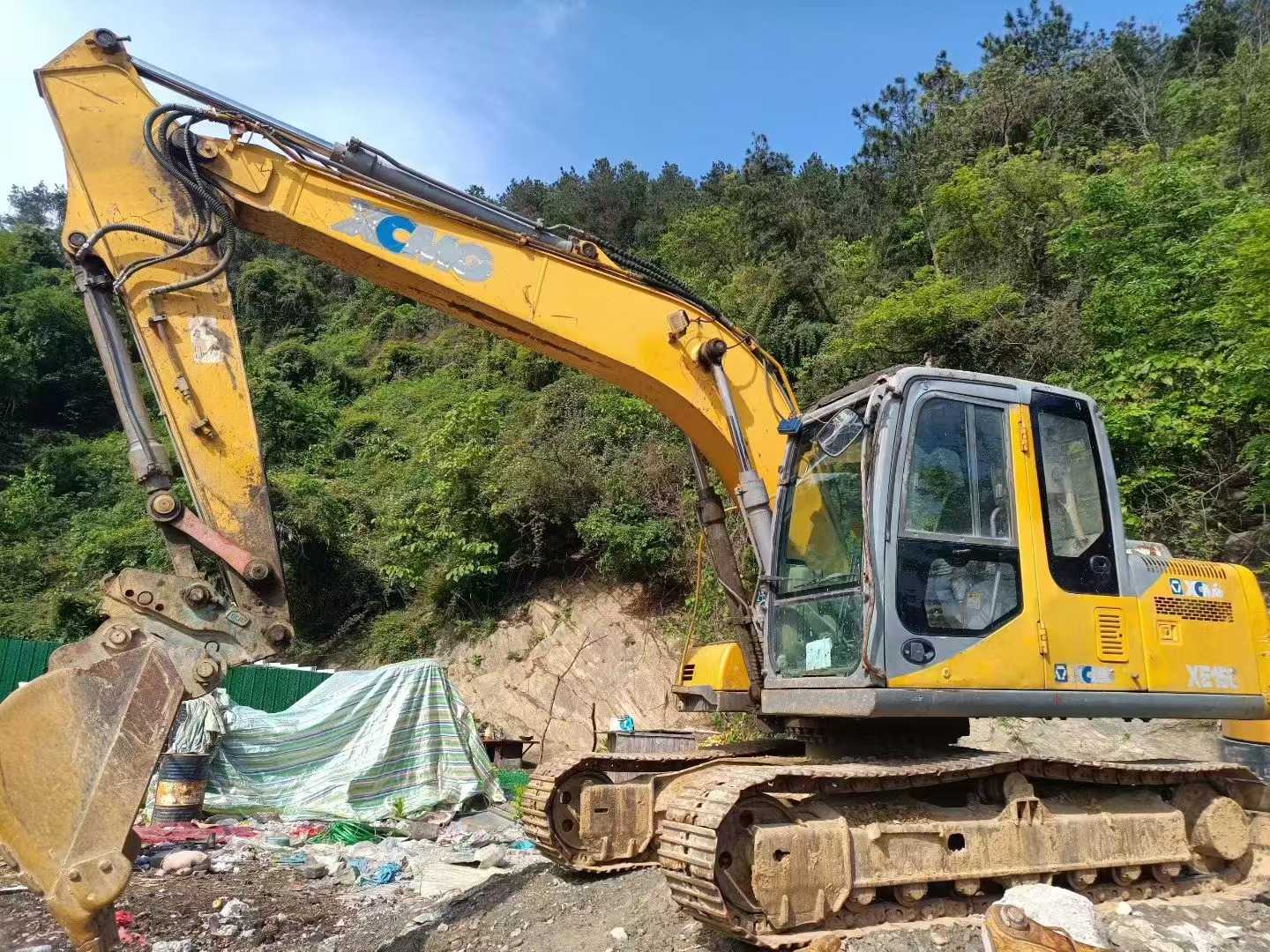 Buy XCMG XE135B Used Excavator / 4