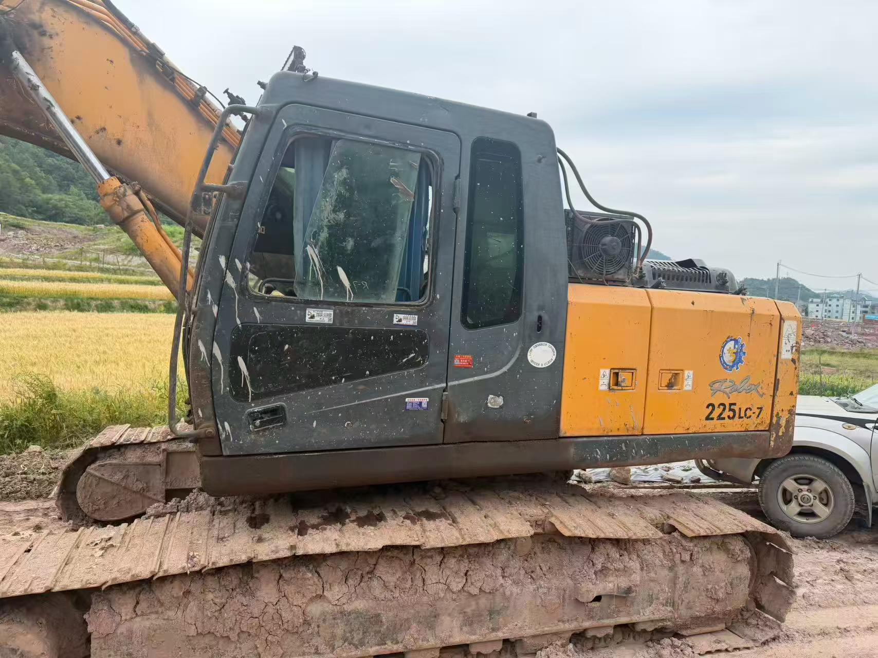 Buy Hyundai R215-7 Used Excavator / 8