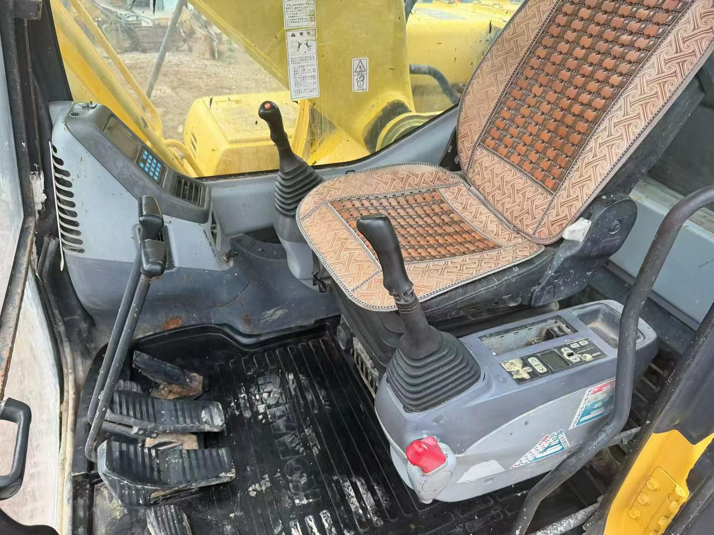 Buy Komatsu PC200-7 Used Excavator / 6