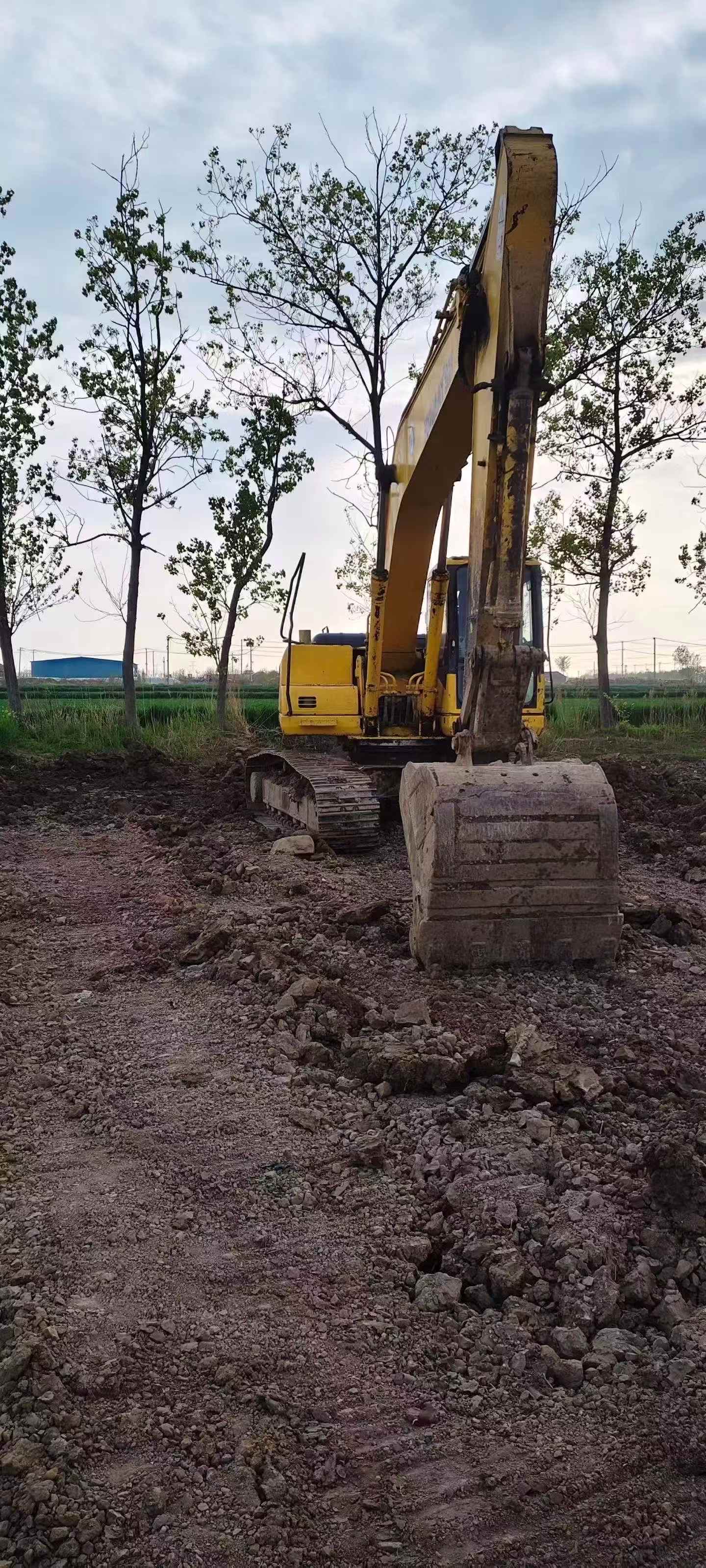 Buy Komatsu PC200-7 Used Excavator / 4