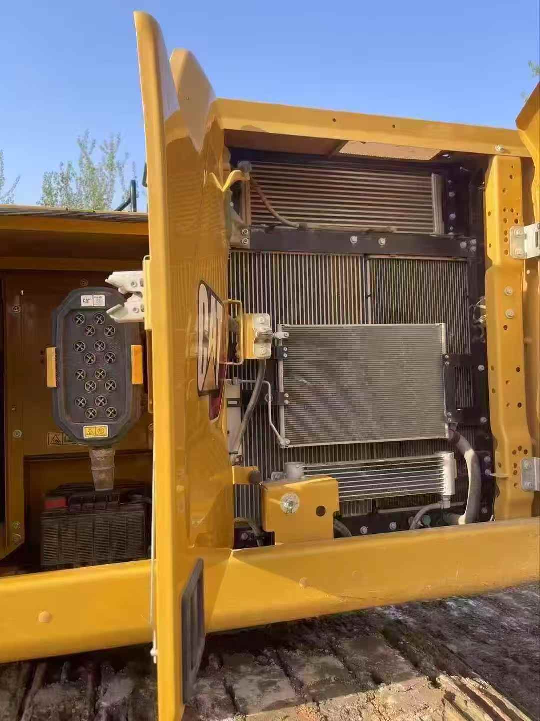 Buy Caterpillar 323 Used Excavator / 9