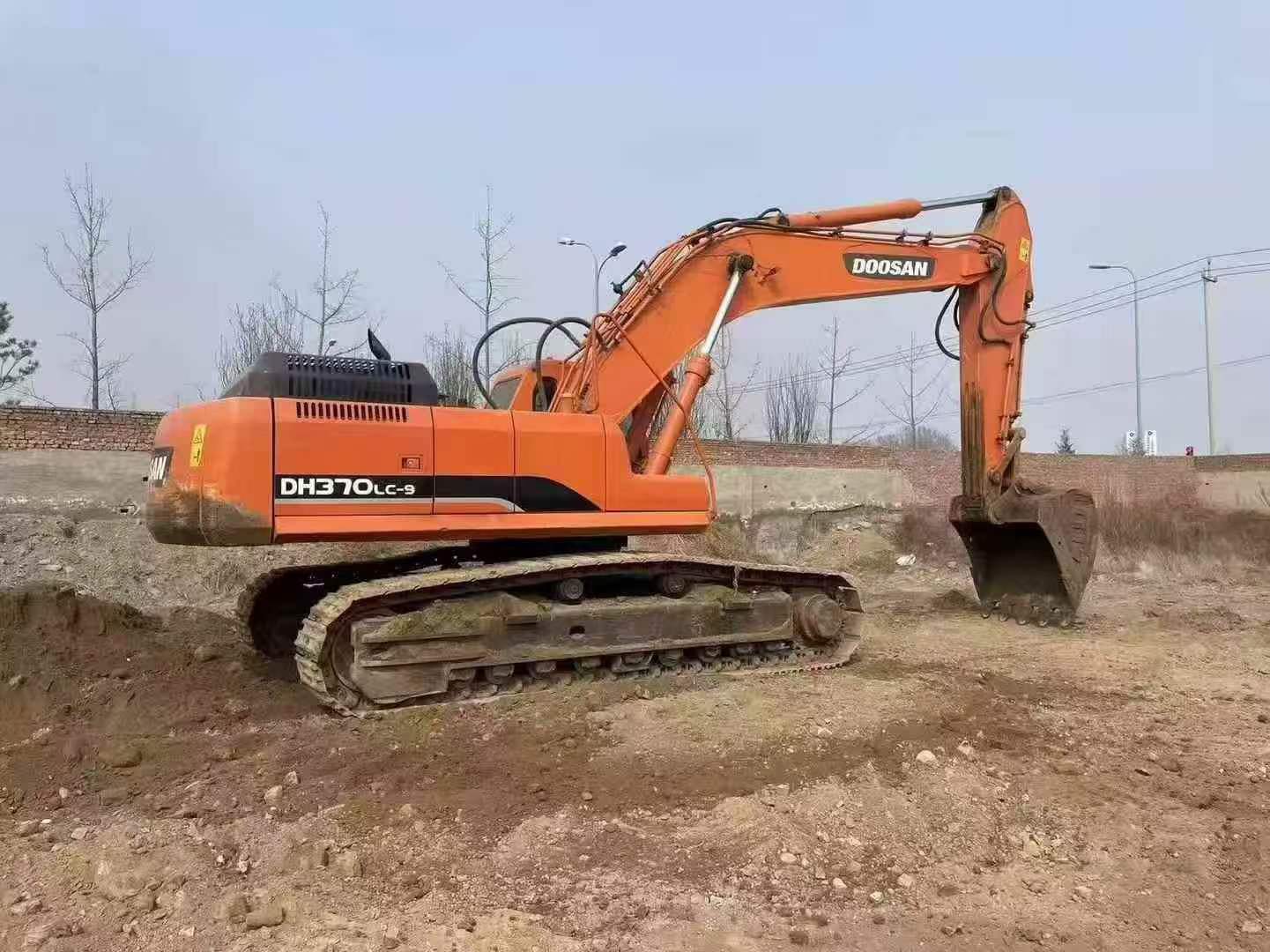 Buy Doosan DH370LC-9 Used Excavator / 4