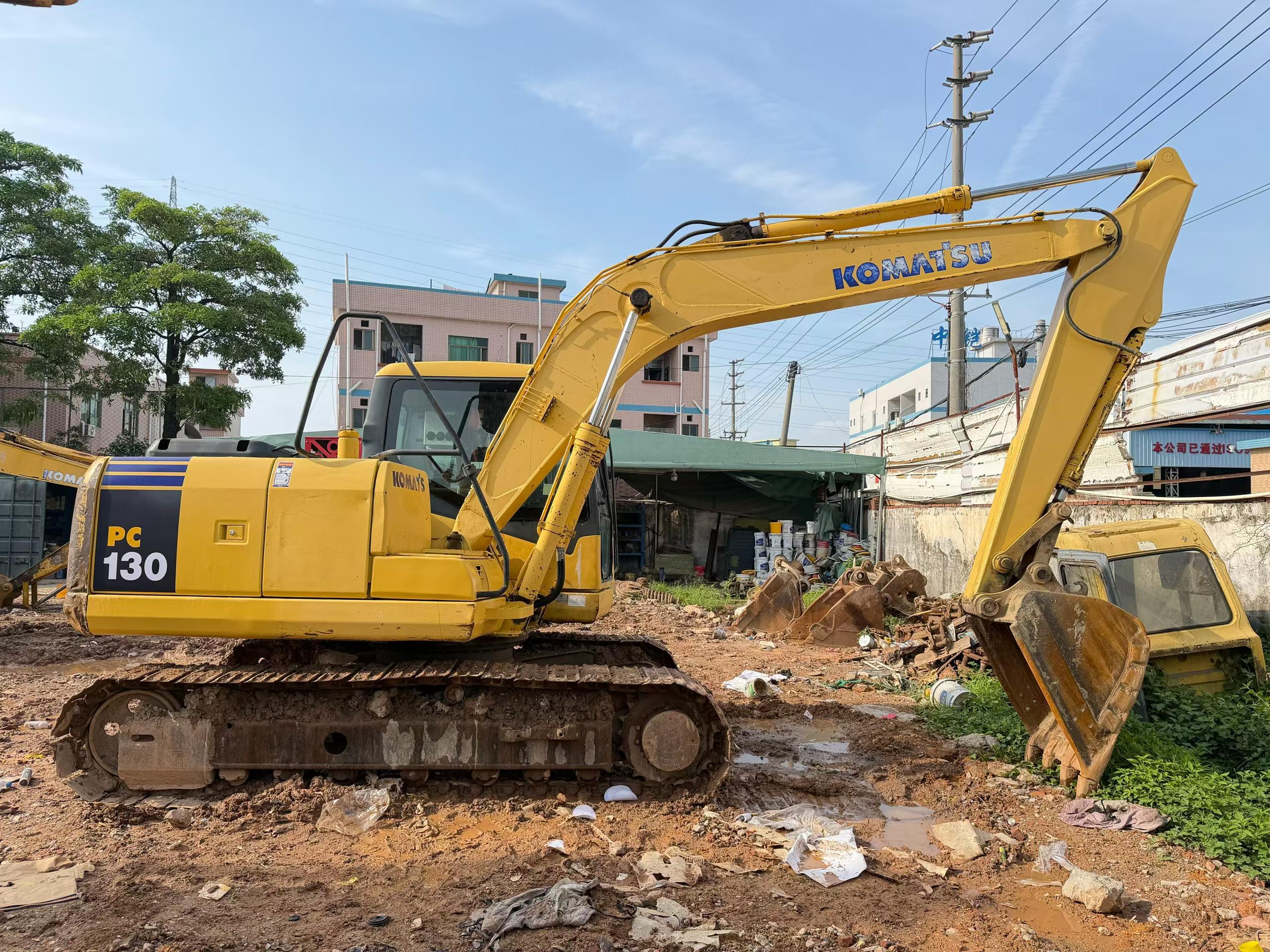 شراء حفارة Komatsu PC130-7 مستعملة / 3