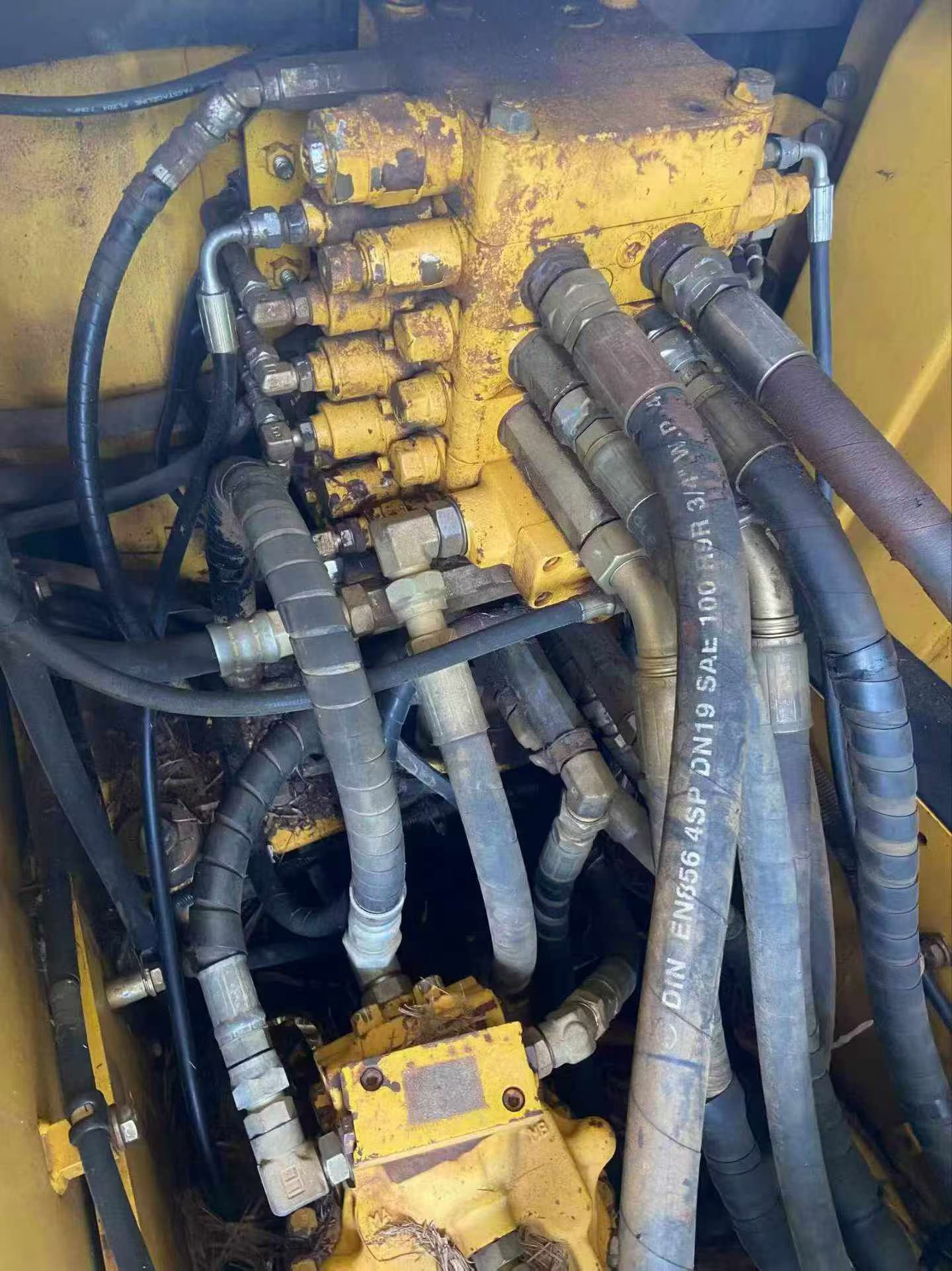 Buy Komatsu PC130 Used Excavator / 2