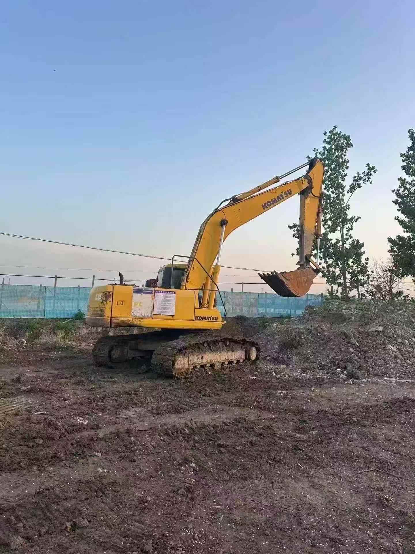 Buy Komatsu PC200-7 Used Excavator / 2