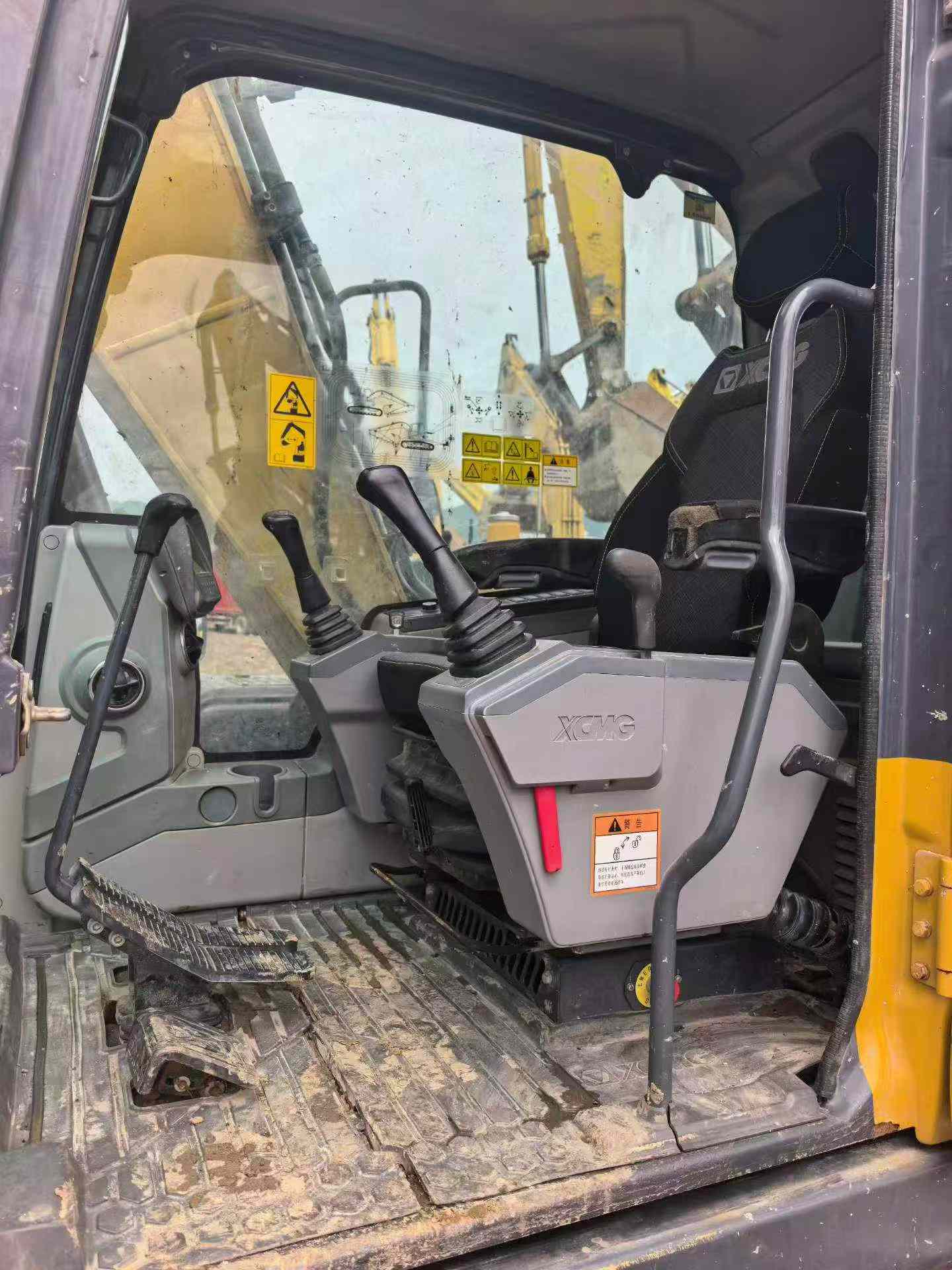 Buy XCMG XE135B Used Excavator / 6