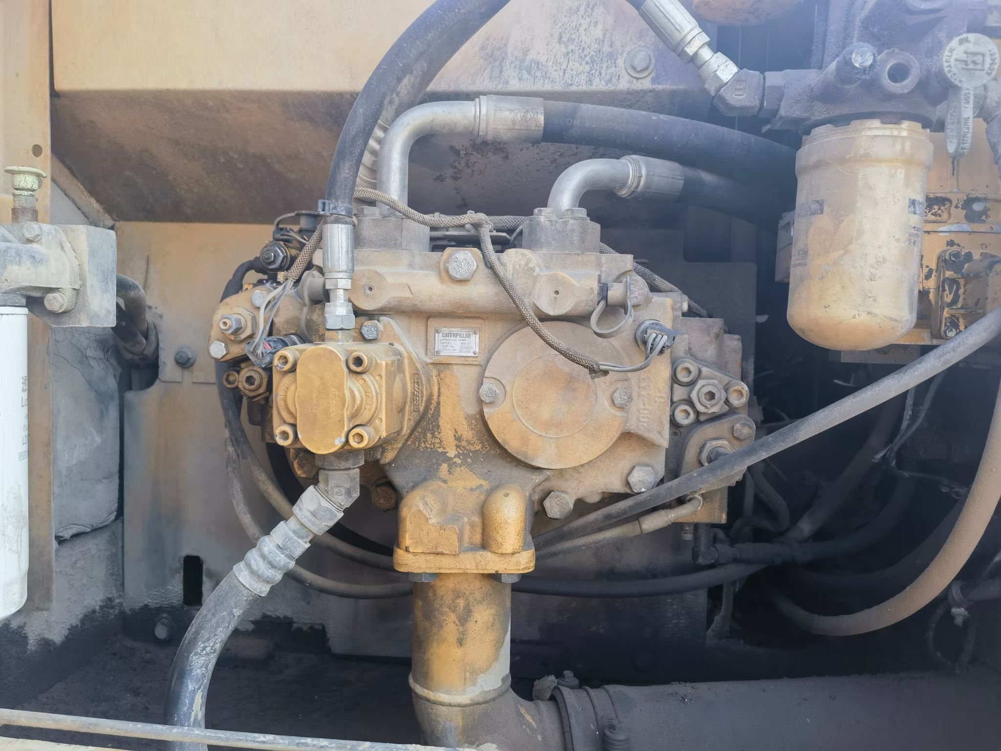 شراء حفارة Caterpillar 320A مستعملة / 6