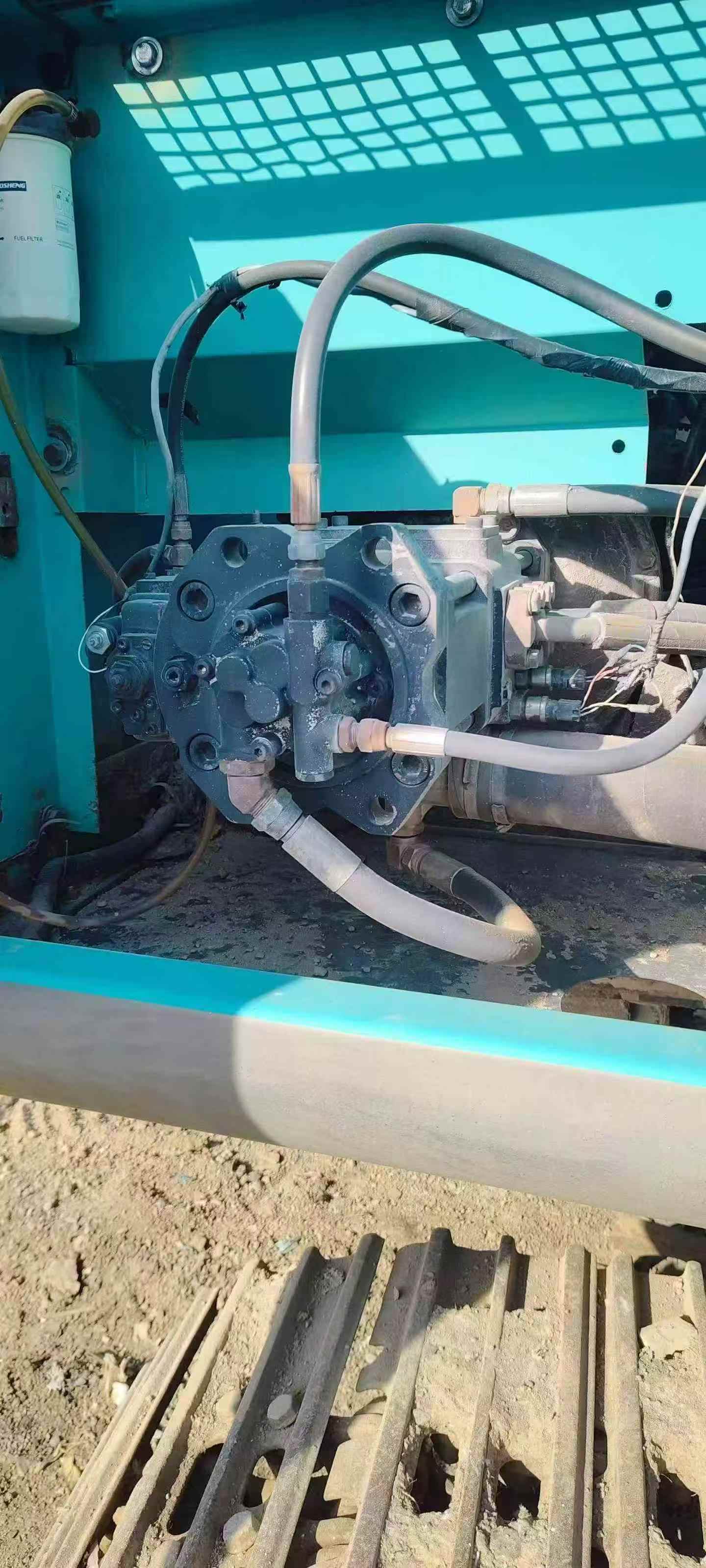 Buy Kobelco SK200 Used Excavator / 6