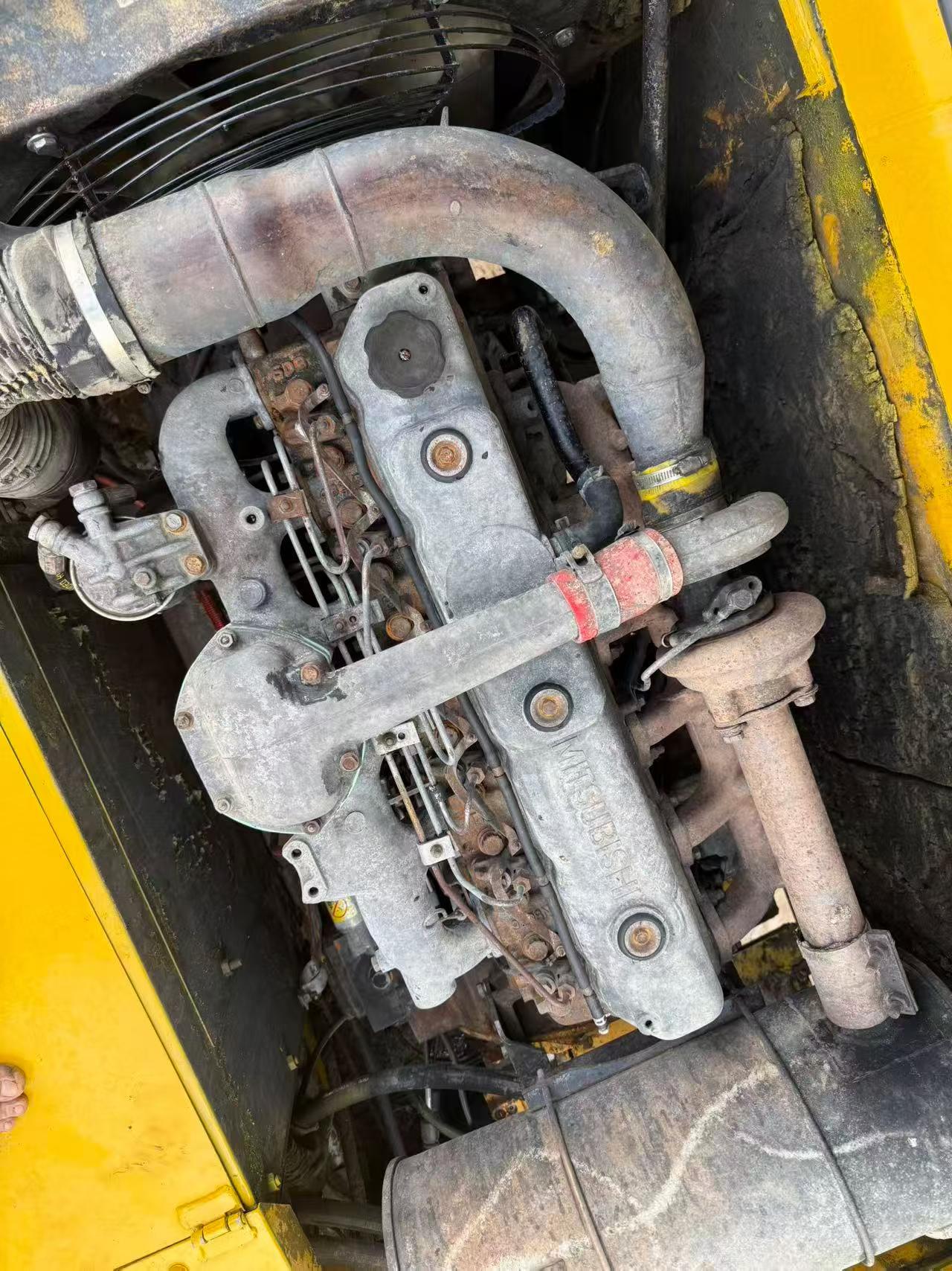 Buy Kato 820-3SP Used Excavator / 8