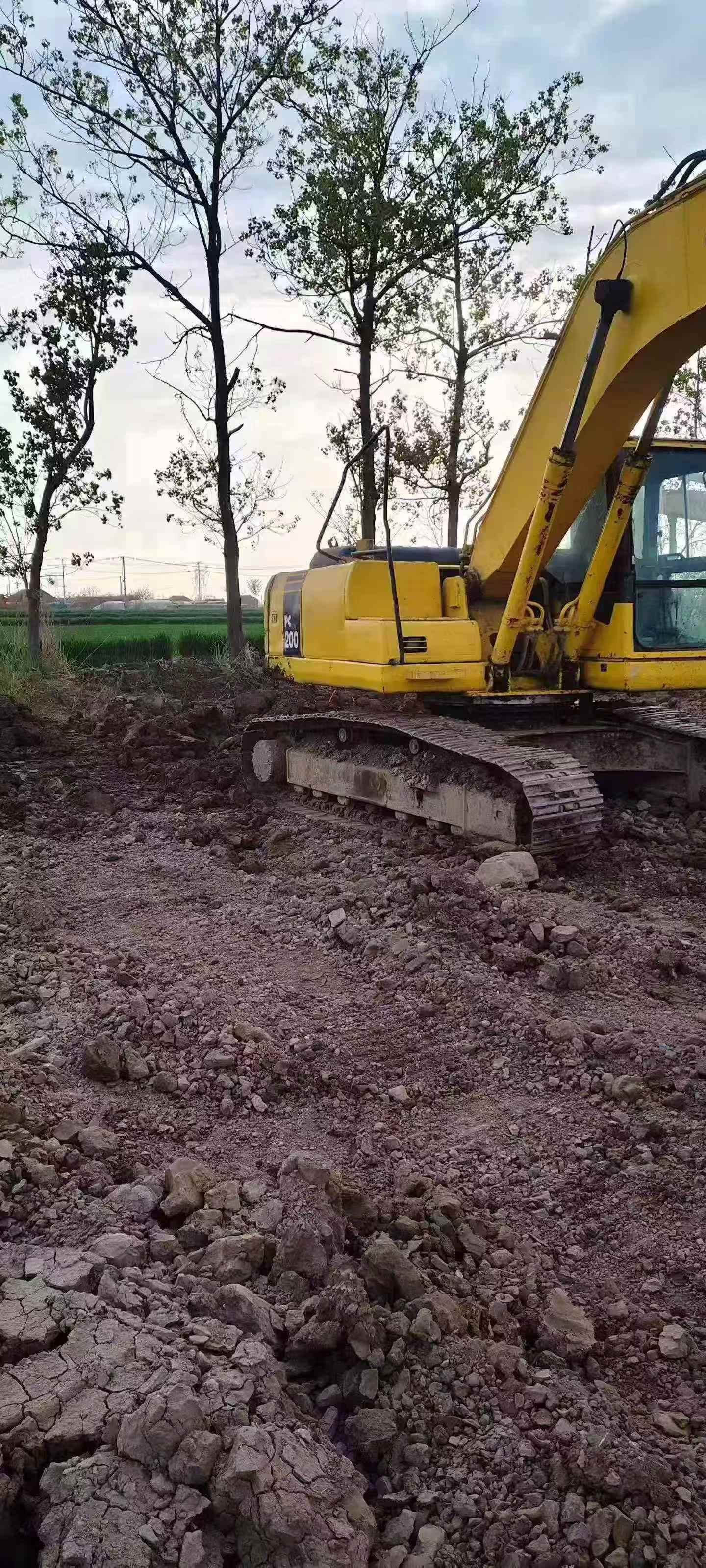 Buy Komatsu PC200-7 Used Excavator / 3
