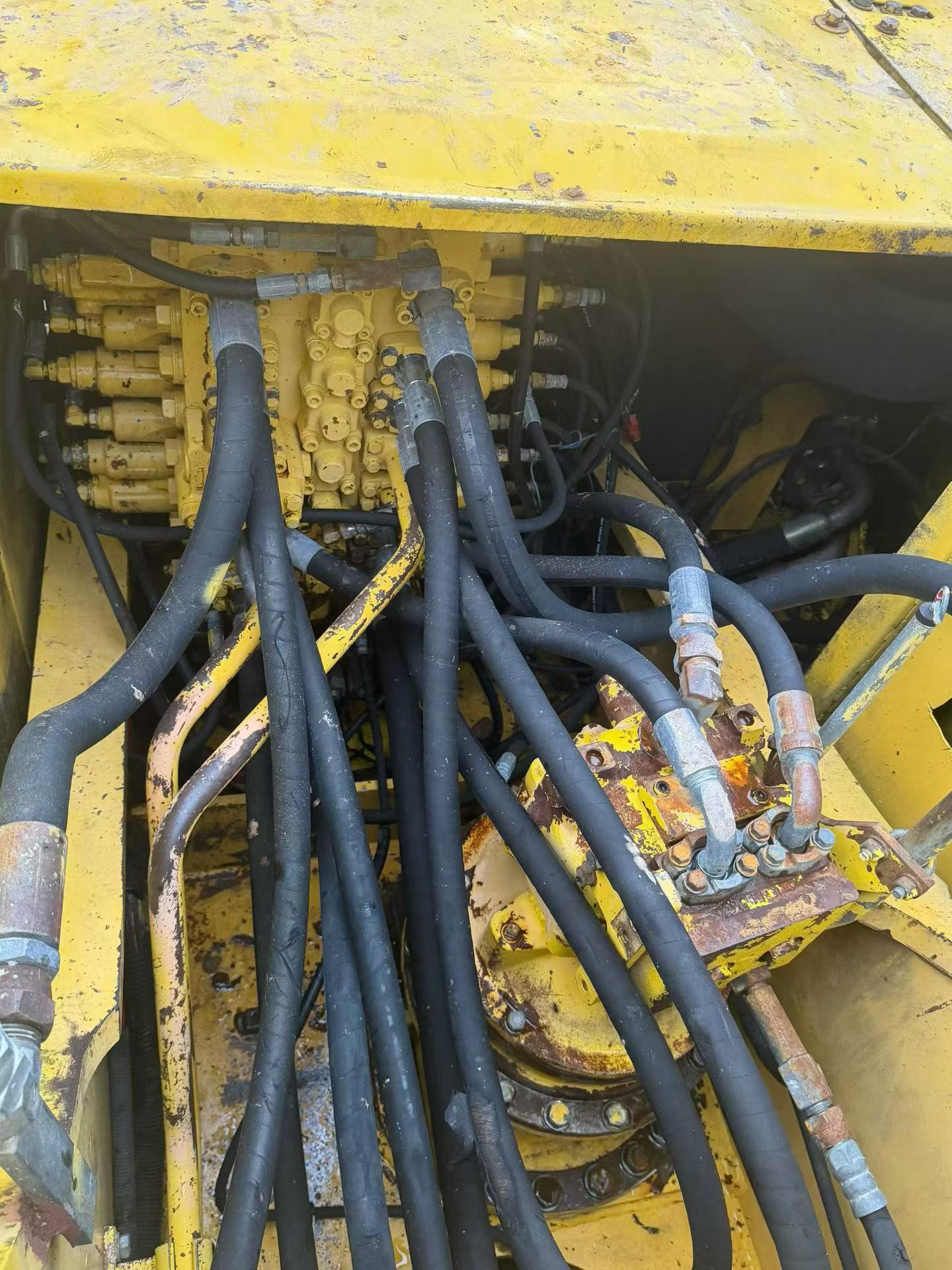 Buy Komatsu PC200-7 Used Excavator / 4