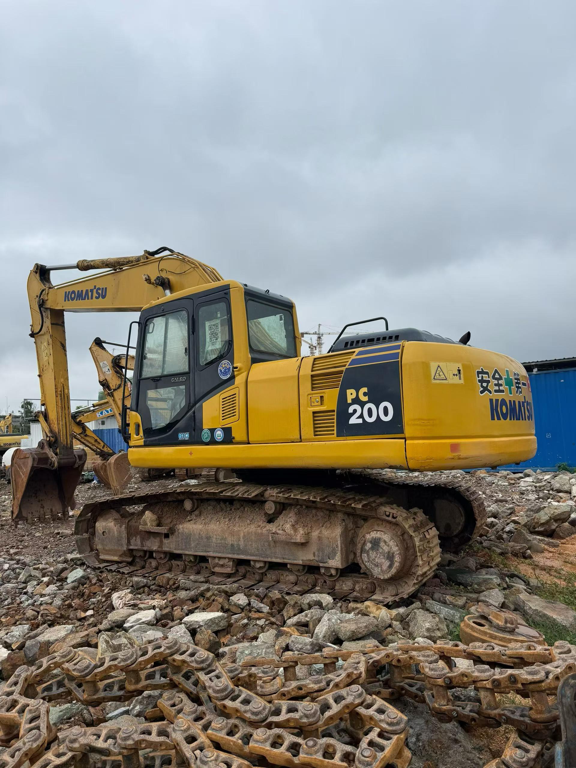 Buy Komatsu PC200-7 Used Excavator / 3